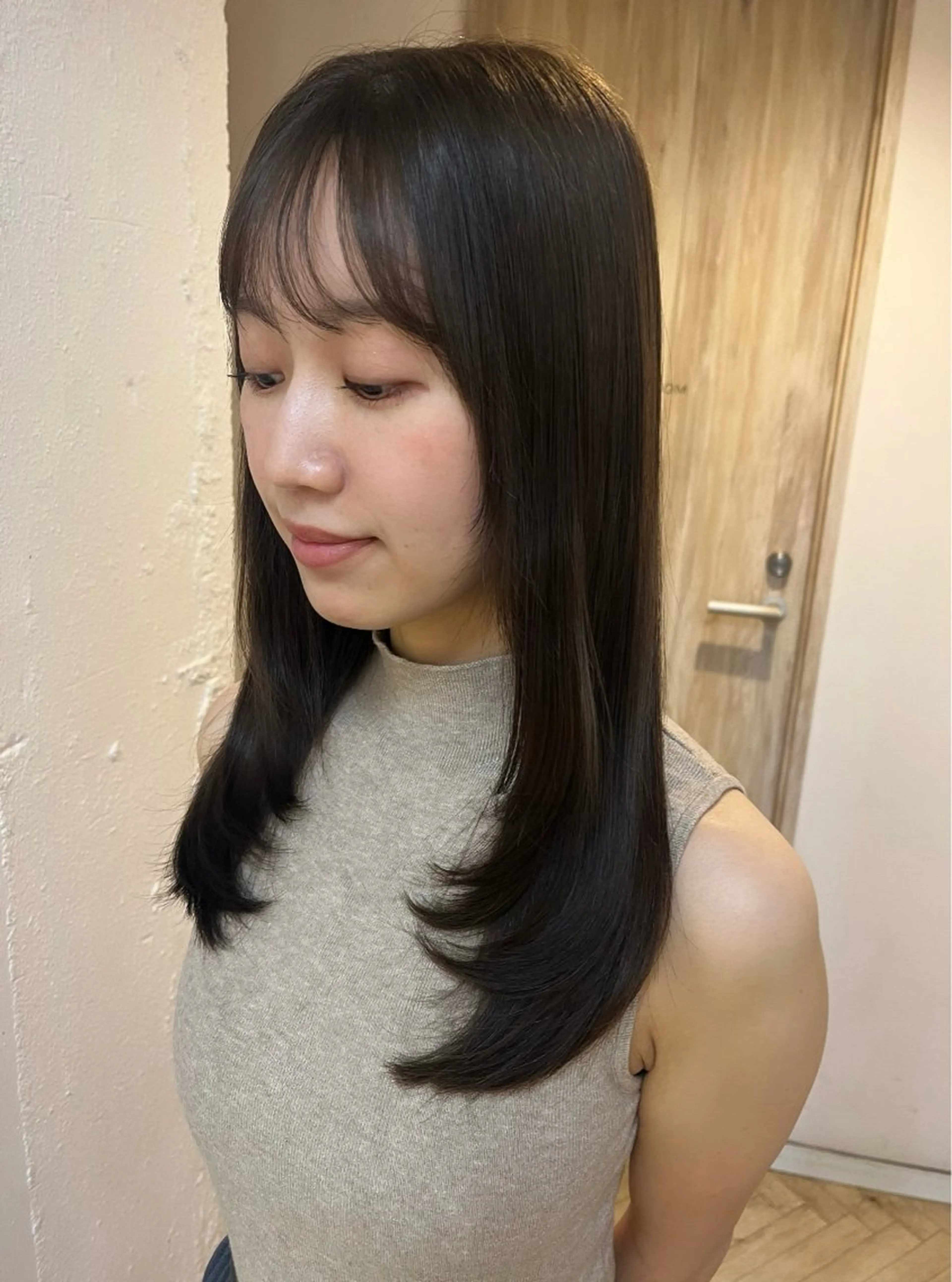 セミロング カラー ブルーカラー ブルーグレー ブルーグレージュ 透明感カラー グレージュ カット ヘアカラー トリートメント 透明感カラー/ 髪質改善/レイヤーのヘアスタイル