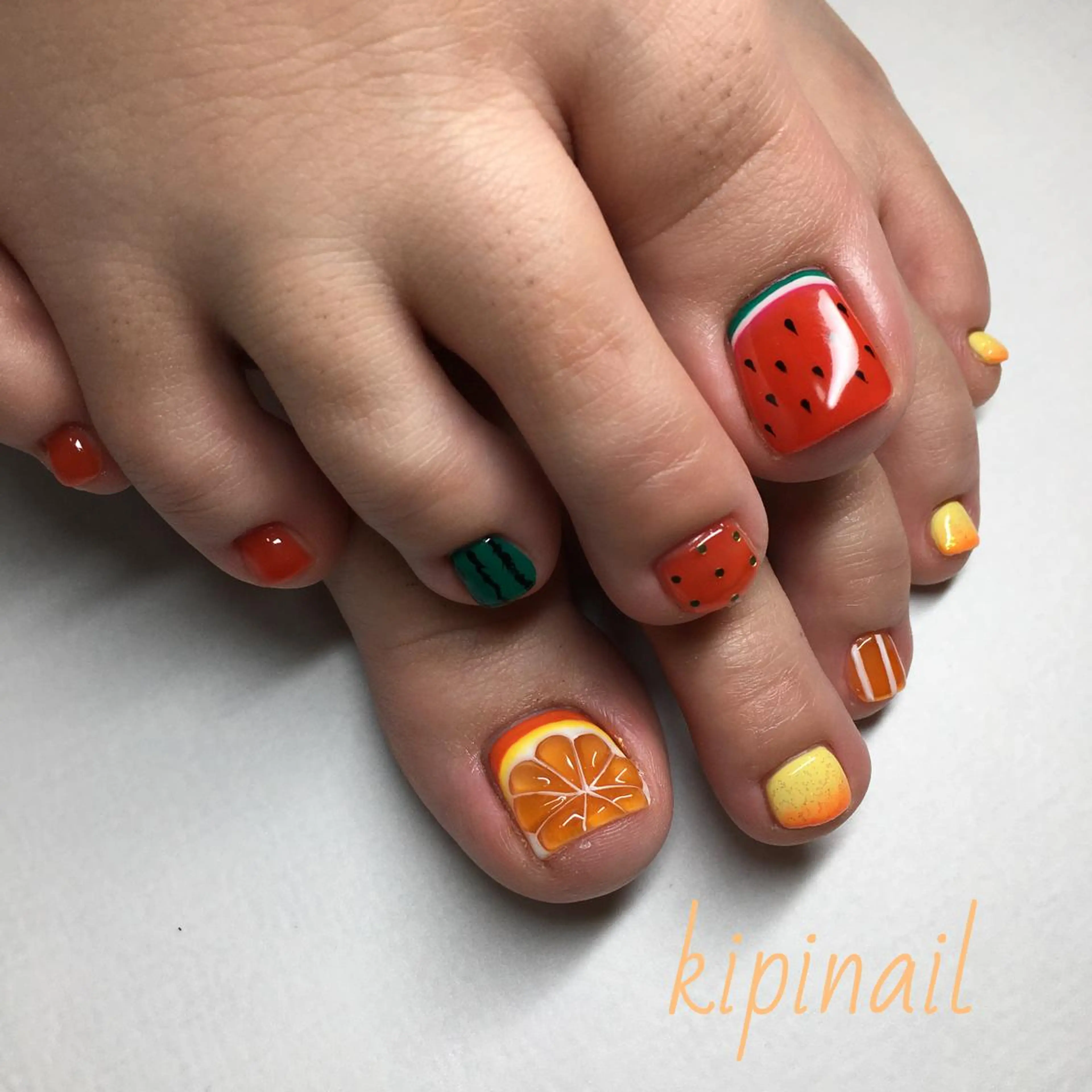 ネイル ドット ホログラムネイル ラメ(グリッター) ワンカラーネイル オレンジ フットネイル kipinail 川﨑えりかのネイルデザイン