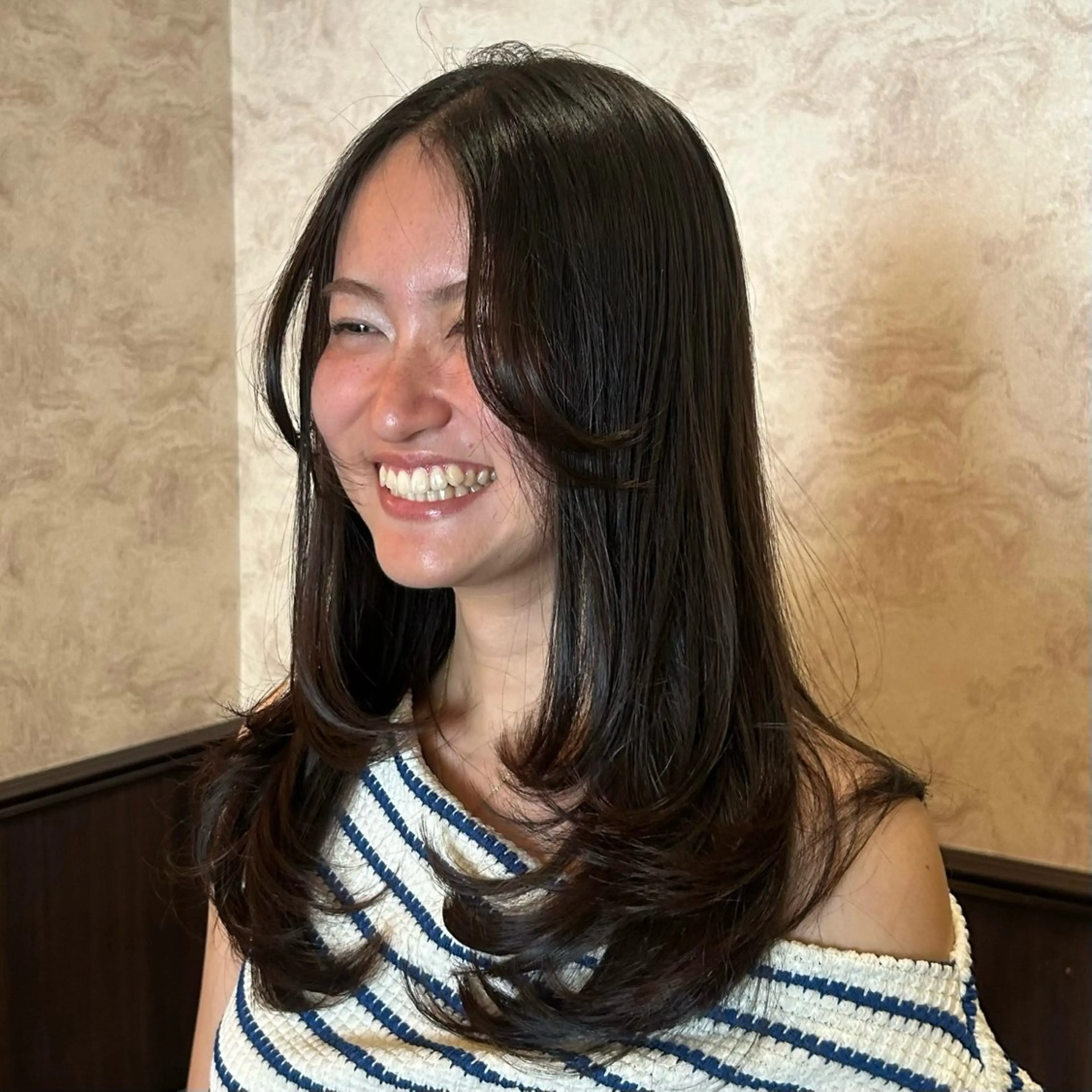 ロング カット ヘアカラー Momo/海外ヘア レイヤー/ハイライトのヘアスタイル