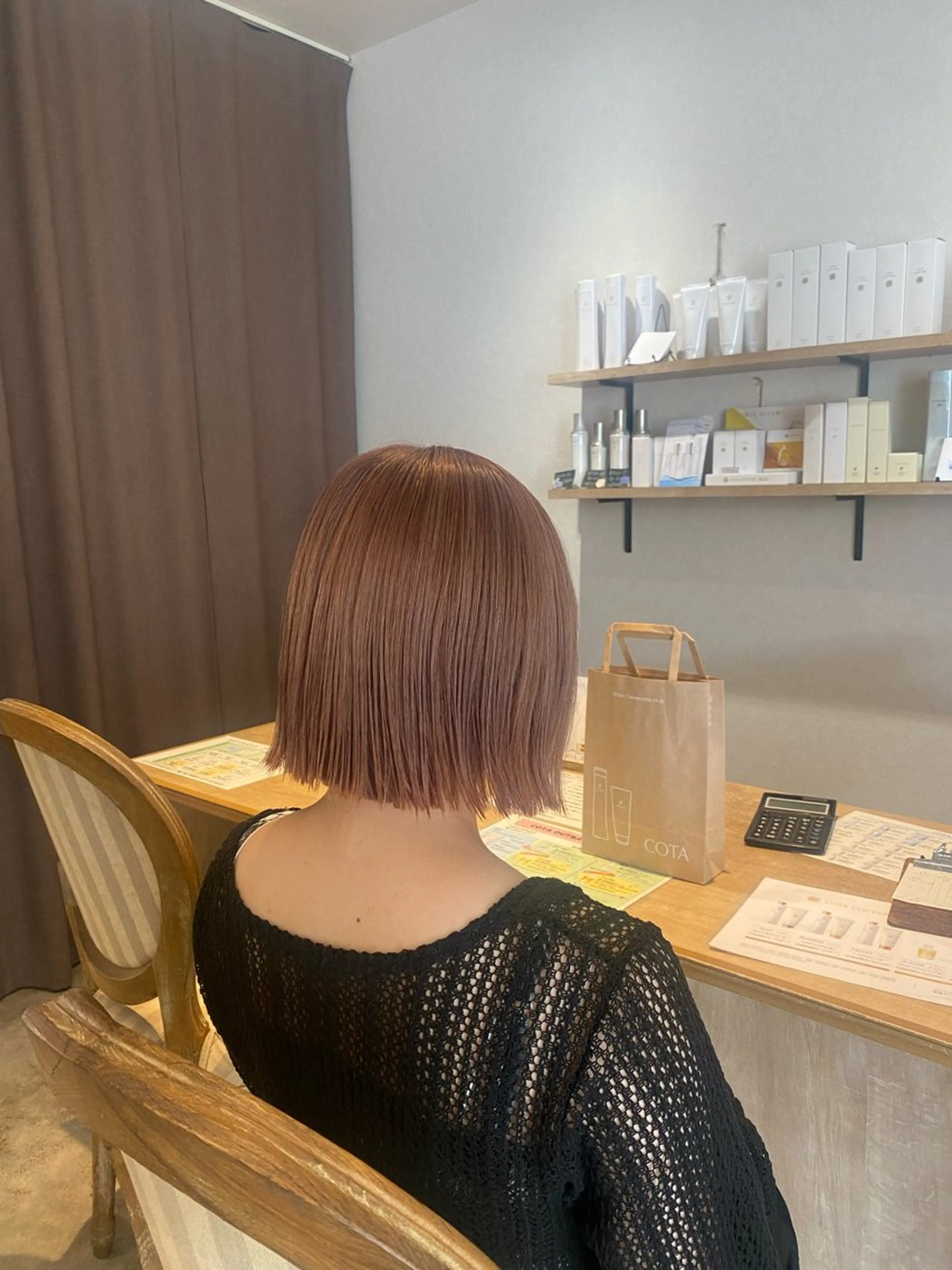 ミディアム カラー ベージュカラー ブリーチ ダブルカラー ピンクカラー ピンクベージュ 岡田 真弥のヘアスタイル