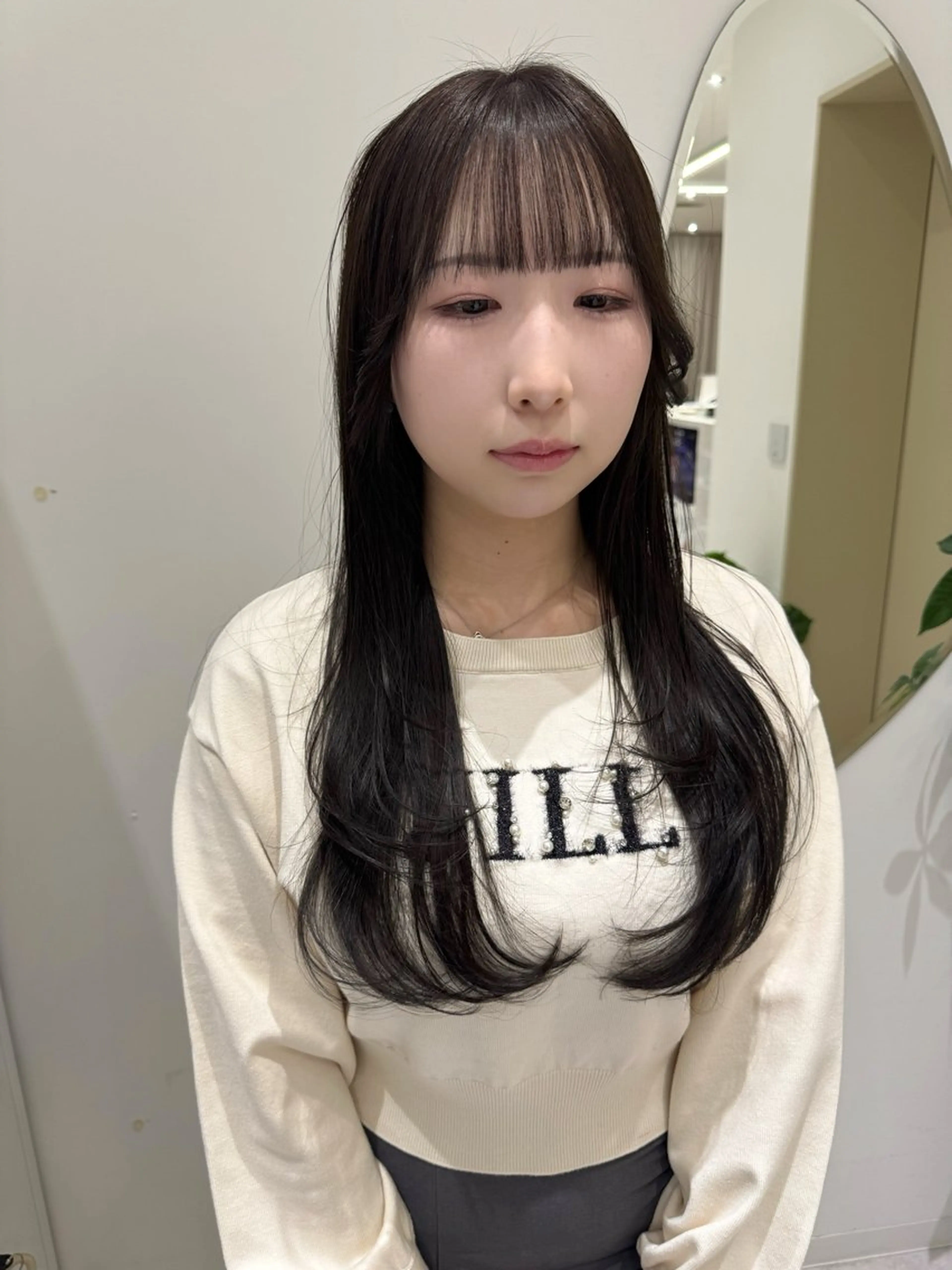 ロング カラー グレージュ オリーブグレージュ オリーブグレー 顔周りカット レイヤーカット カット ヘアカラー トリートメント 透明感カラー ボブ ミディアム 齊木勇人のヘアスタイル