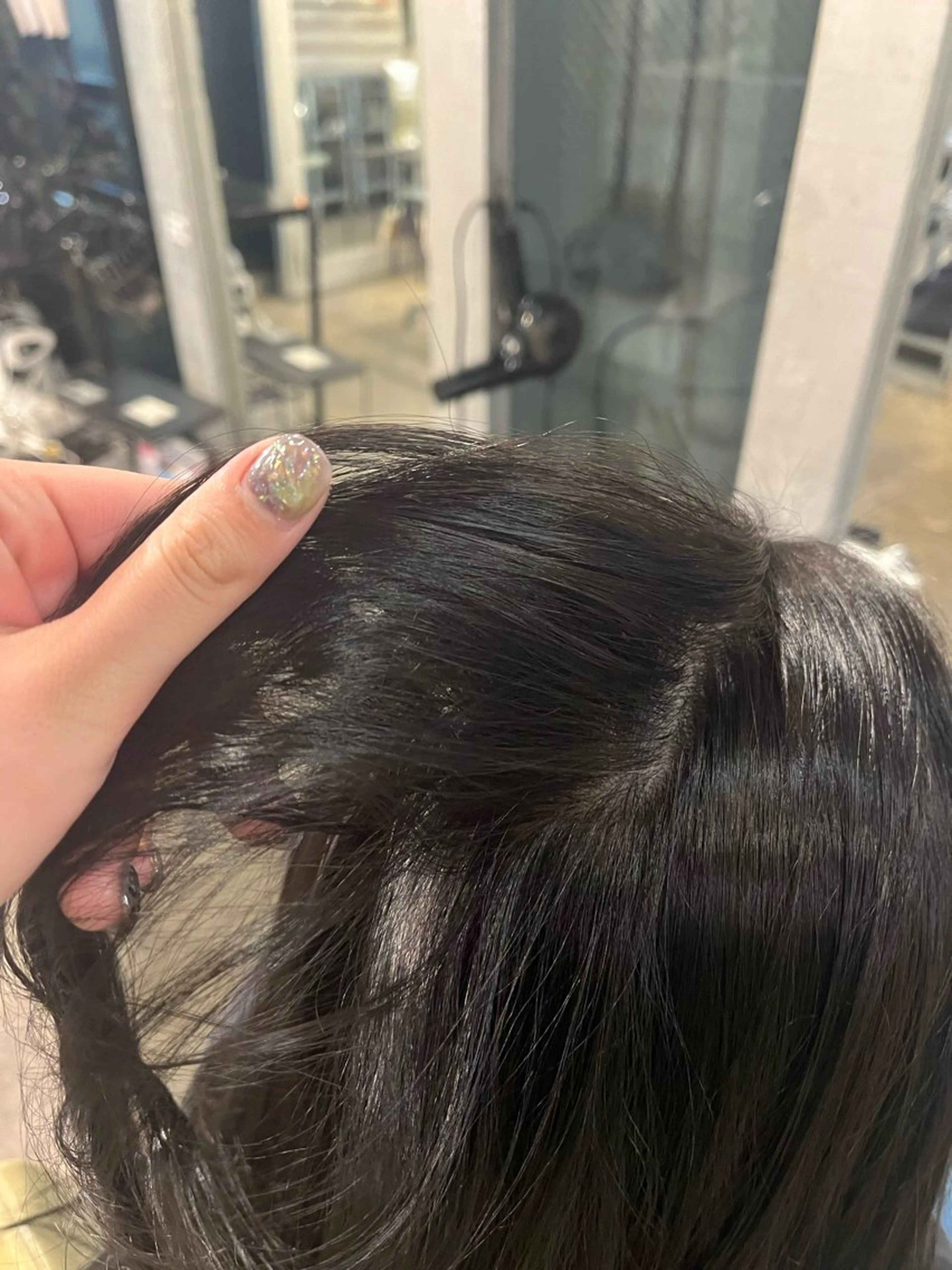 ロング カラー 黒髪 泉澤 風花のヘアスタイル