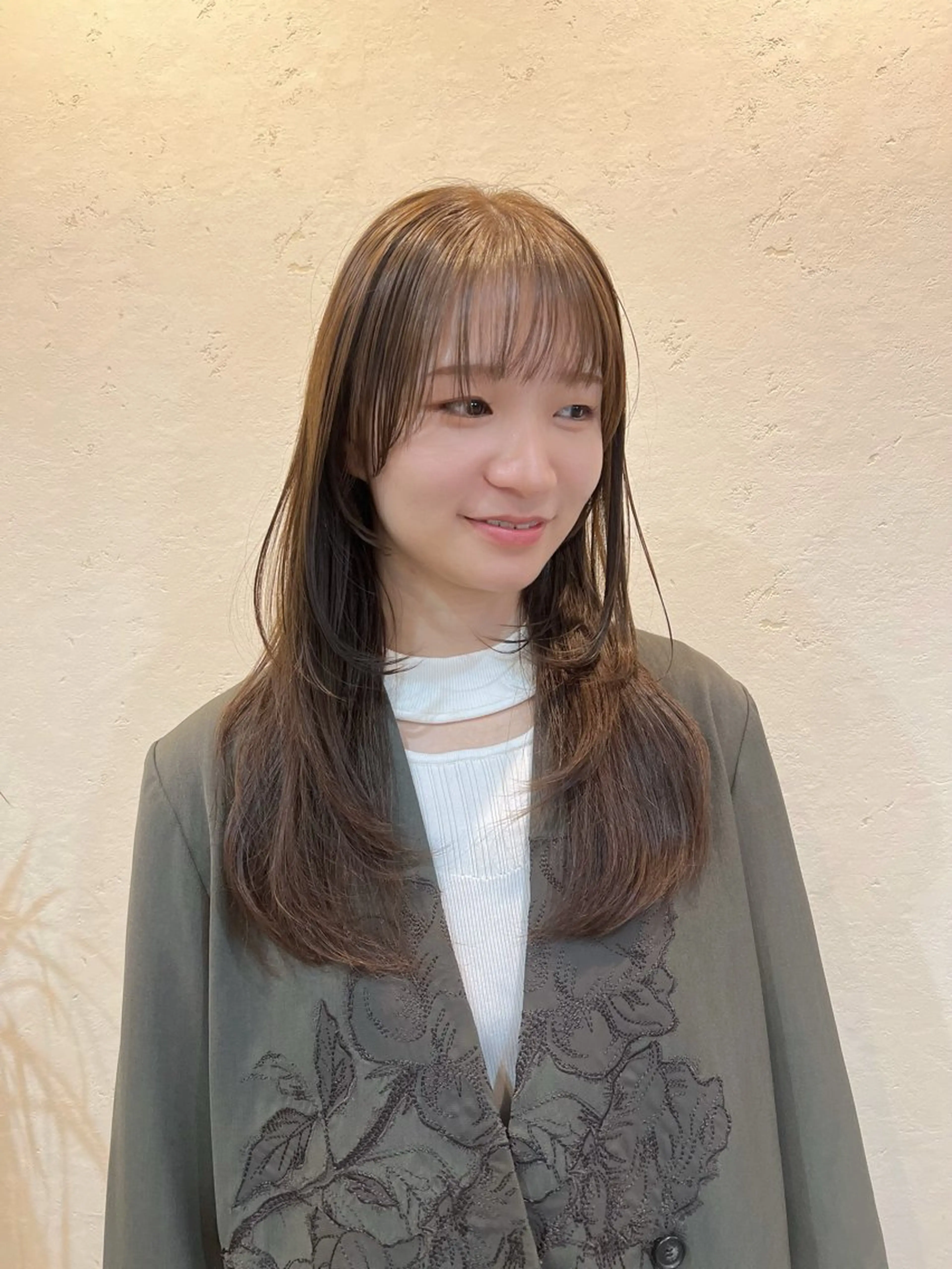 ロング カラー ベージュカラー カット ヘアカラー トリートメント 工藤 梨花のヘアスタイル