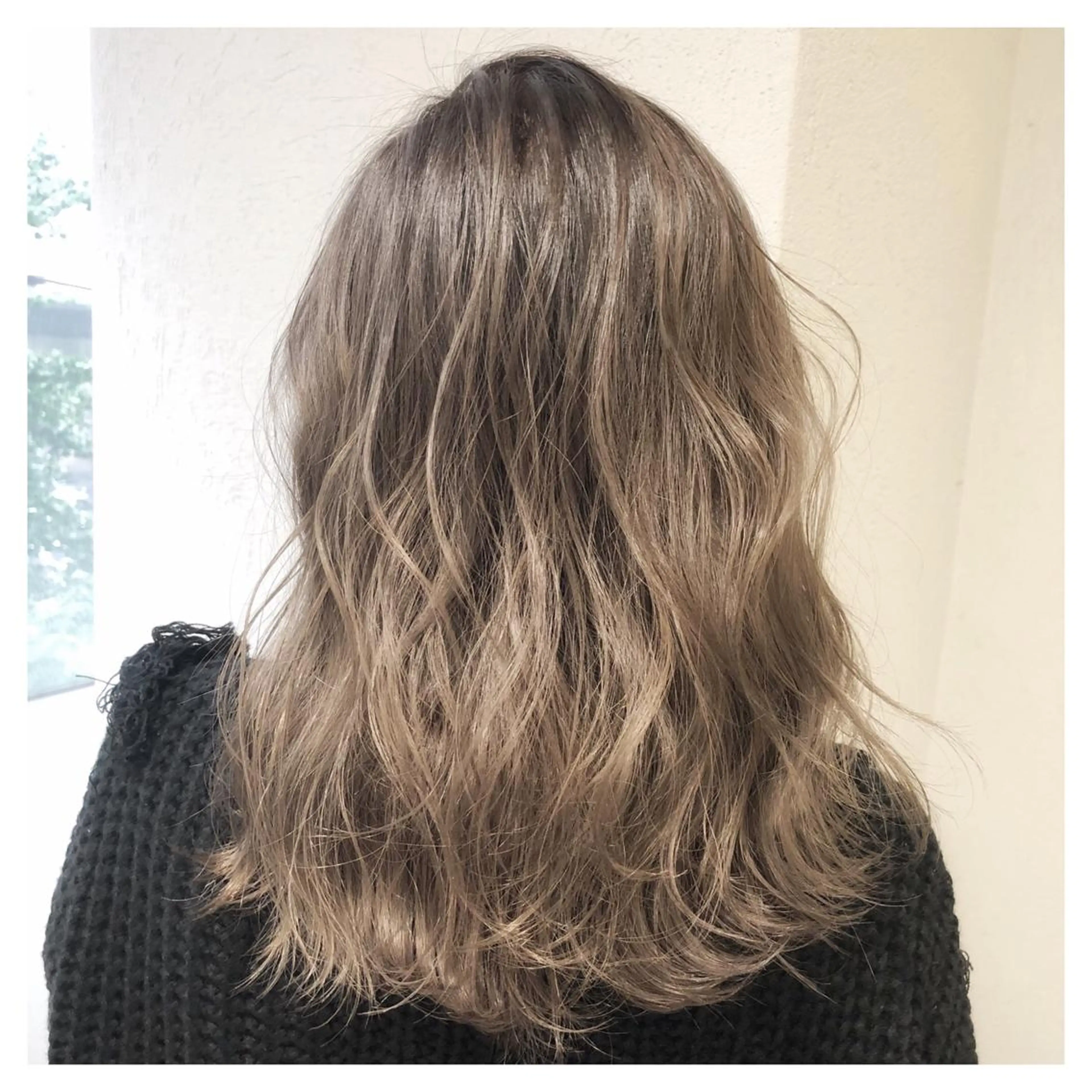 セミロング カラー biscohair 髪にドラマを。のヘアスタイル