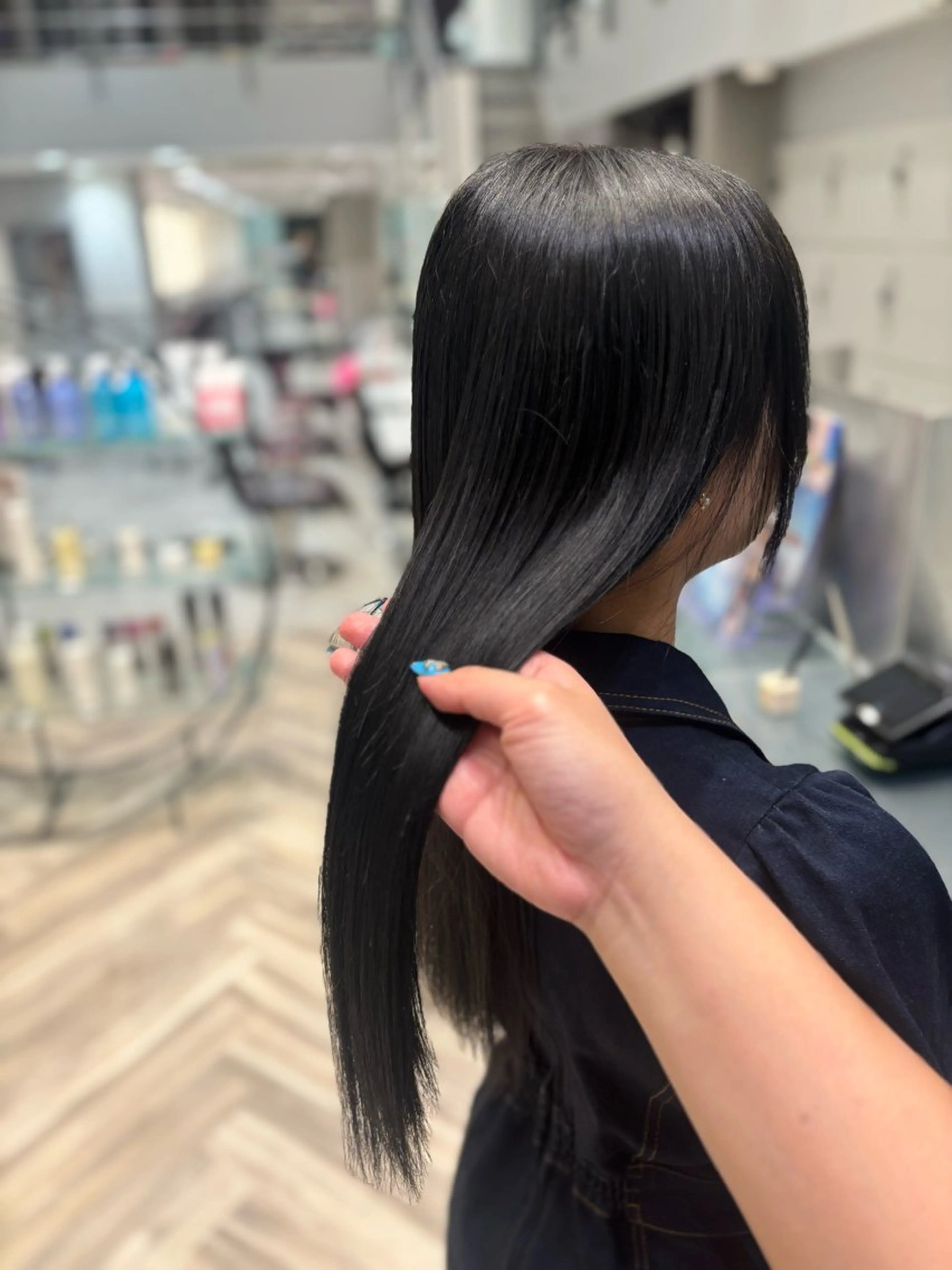 ロング カラー 黒髪 ブルーカラー ブルーブラック 髪質改善 earth銀座 青山🩵のヘアスタイル