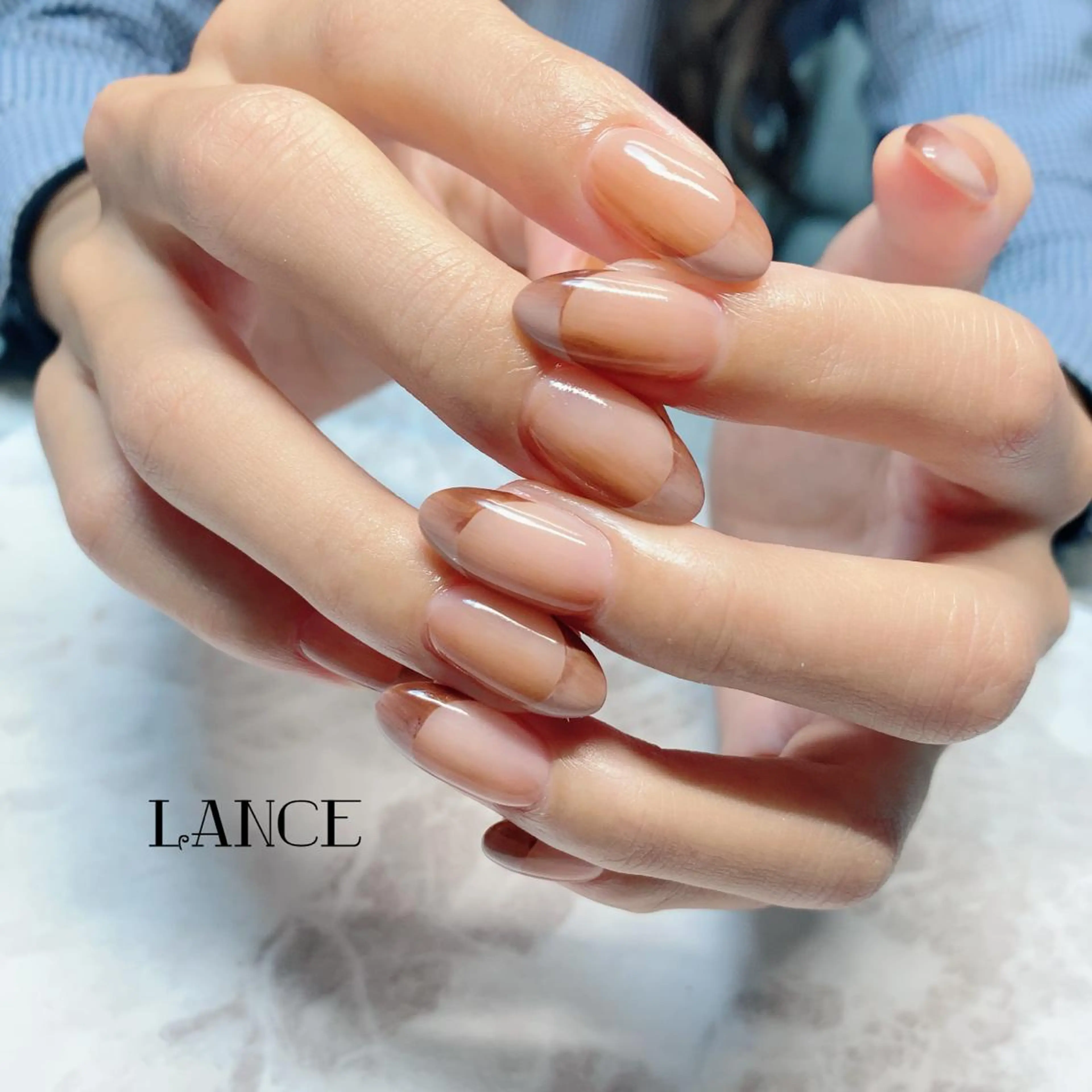 ミディアム ネイル オーロラネイル フレンチネイル ワンホンネイル 冬ネイル ハンドネイル Lance nailのネイルデザイン
