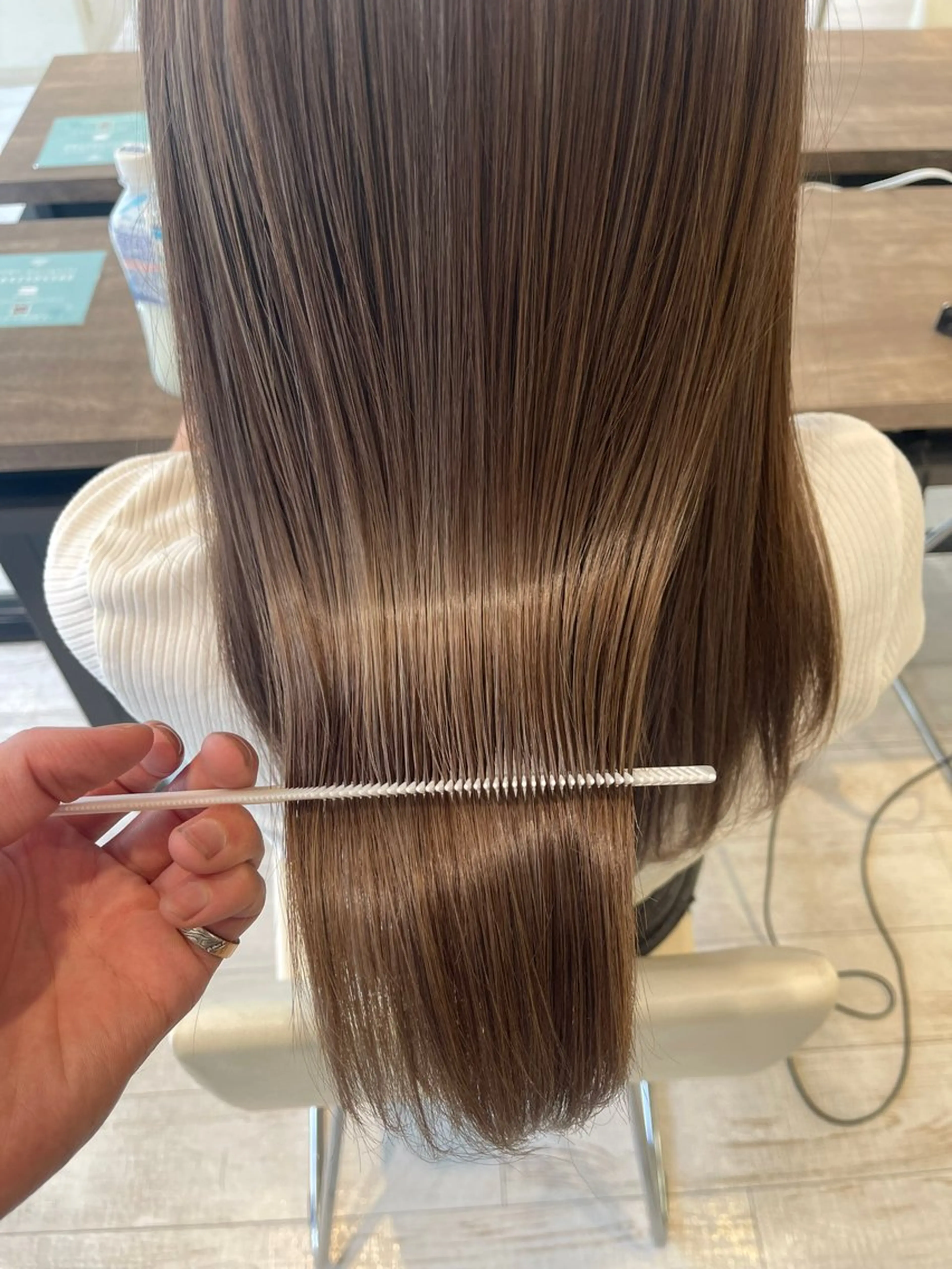 セミロング カラー カット デザインカラー、艶髪 大塚 耕平のヘアスタイル