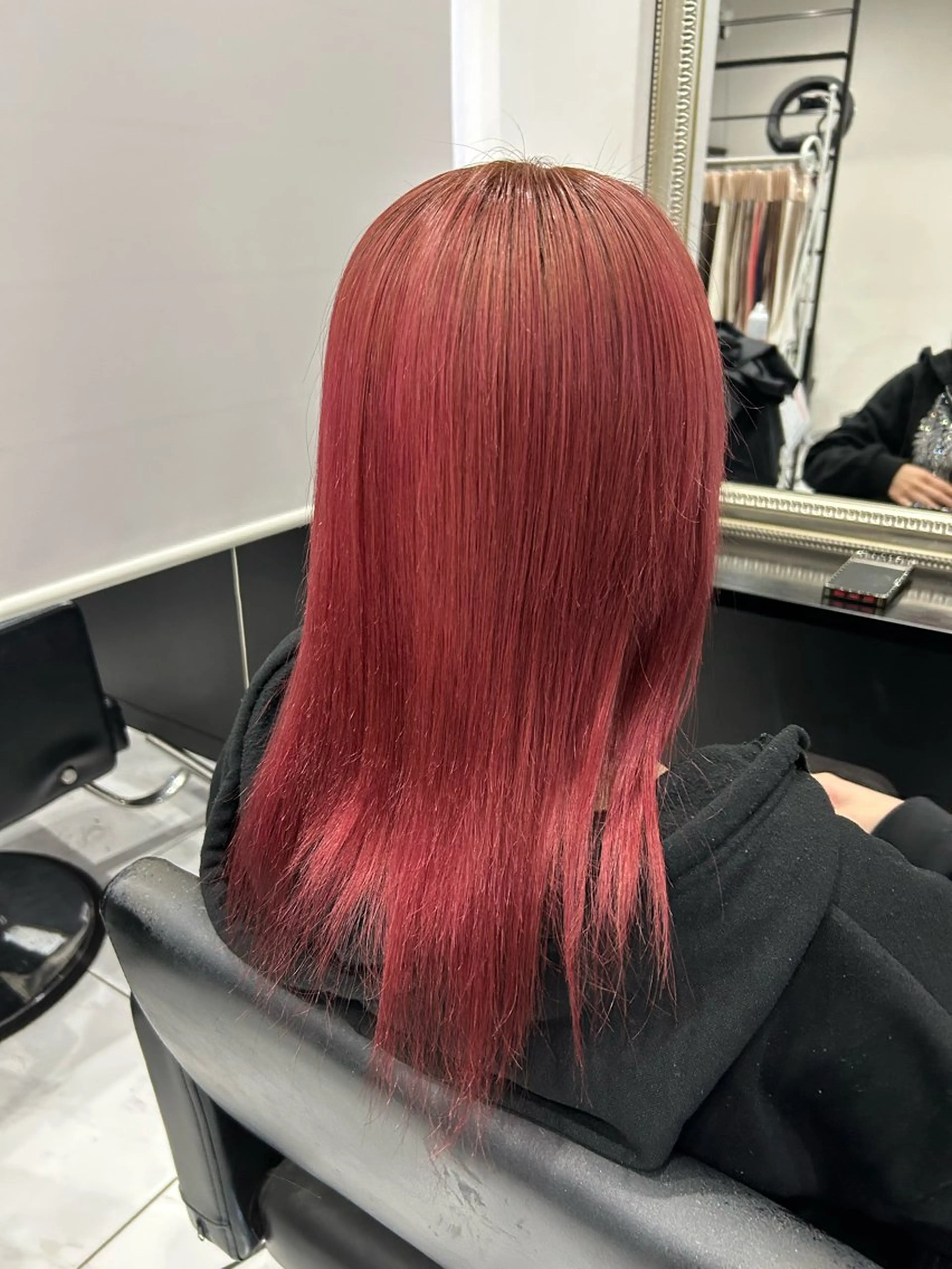 セミロング カラー レッドカラー 長田 麻友子のヘアスタイル