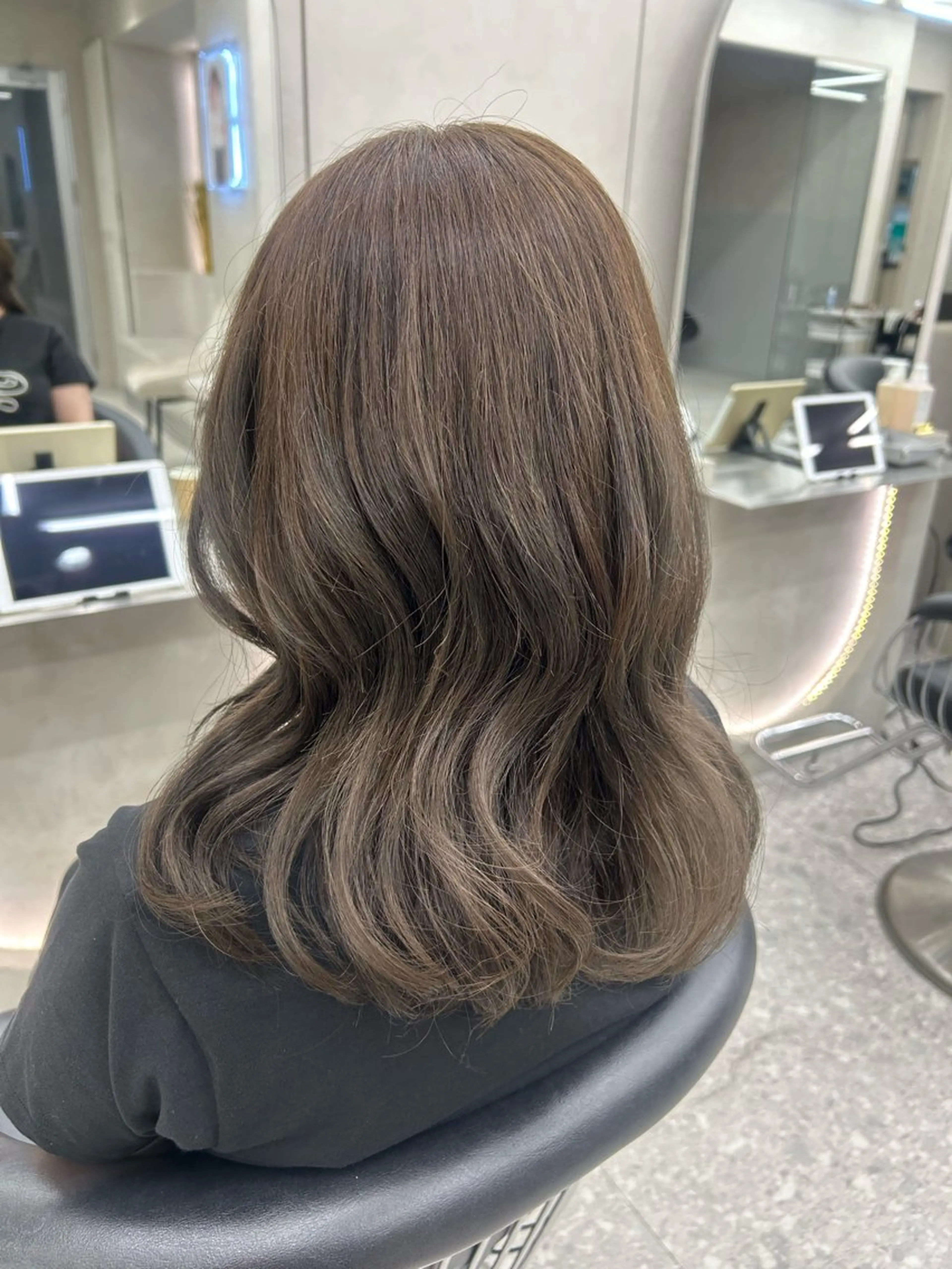 カラー ヘアカラー トリートメント あ い か 🎀 レイヤーカットのヘアスタイル