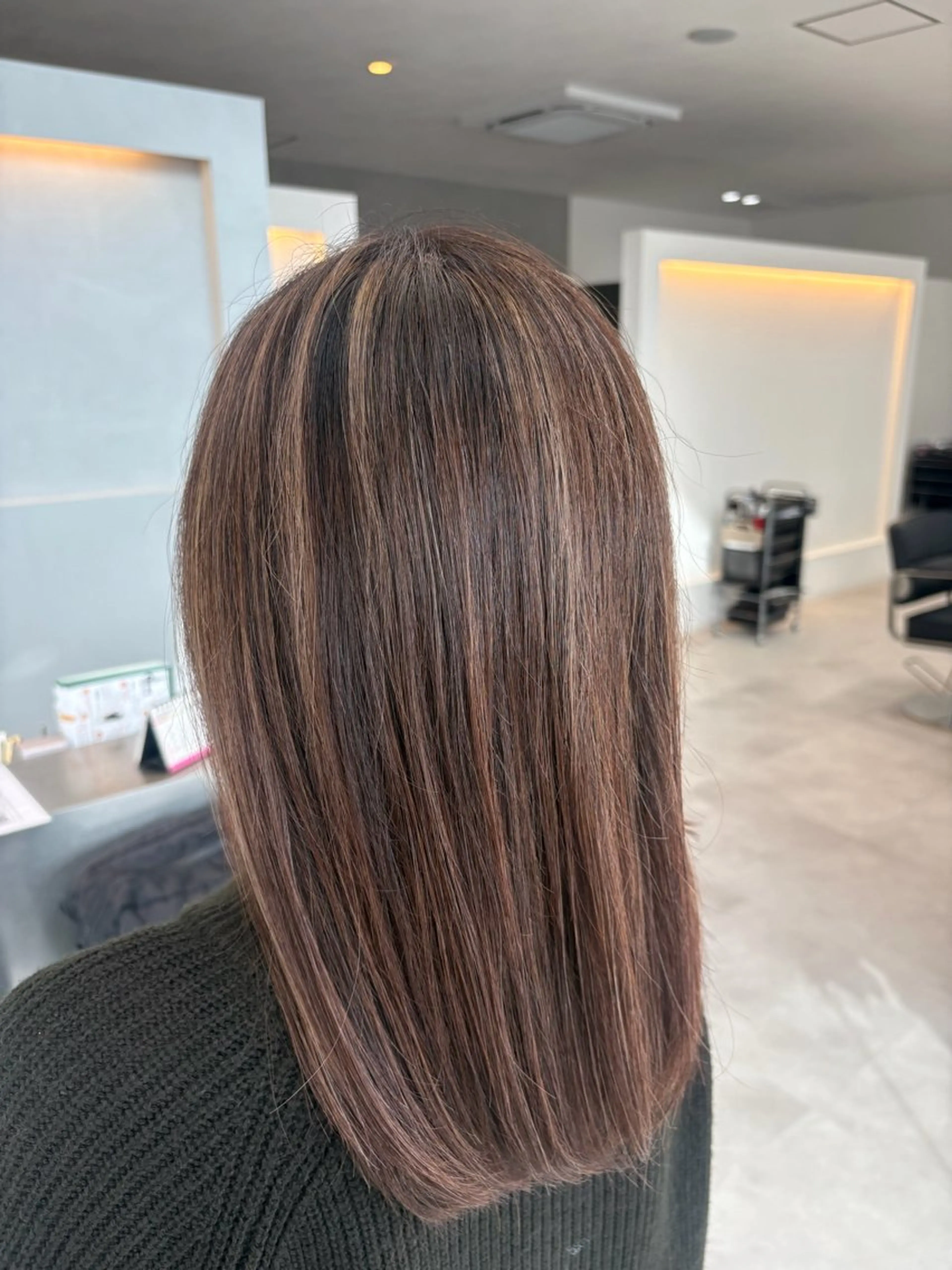 カラー 中山 朱のヘアスタイル