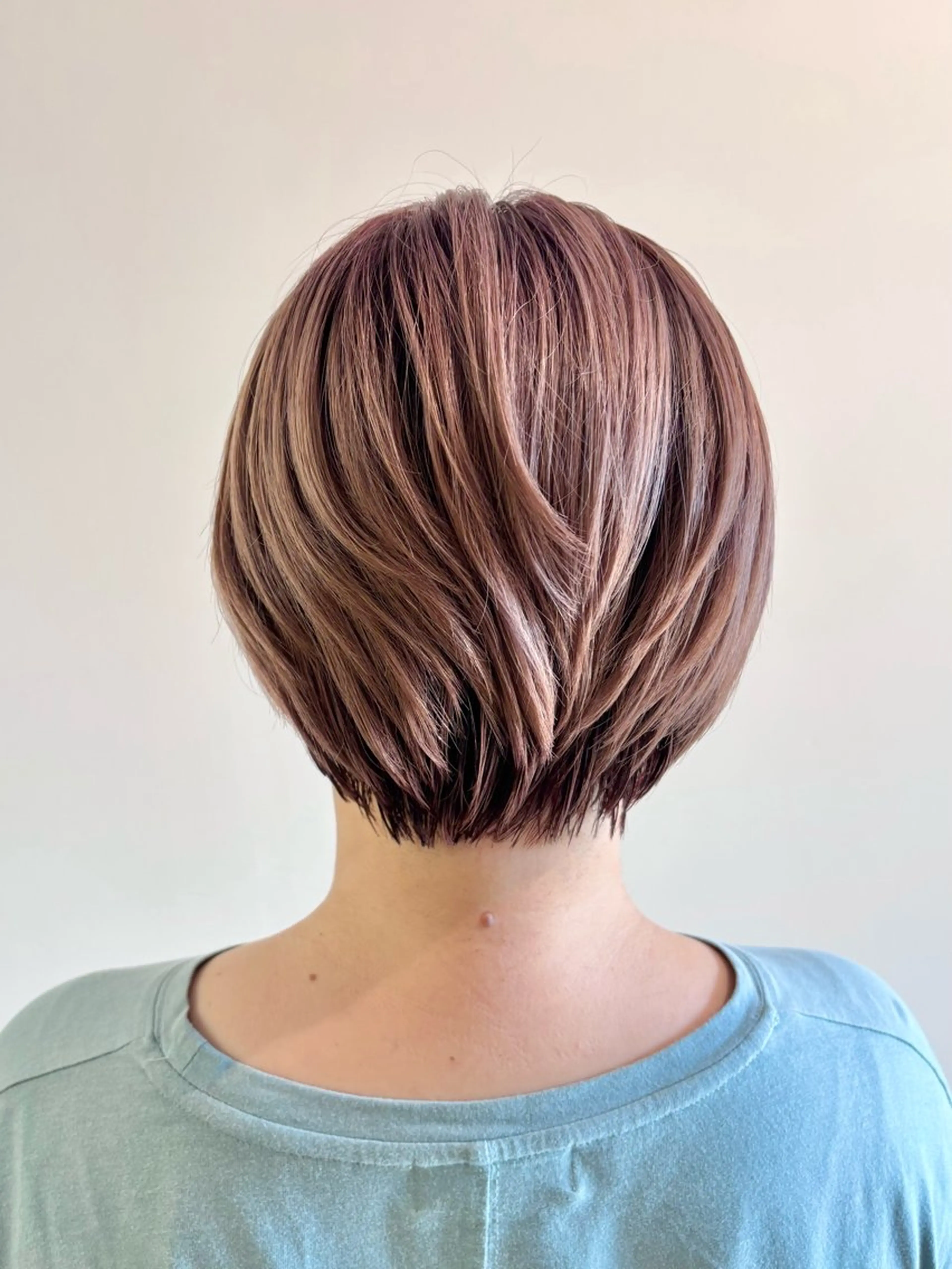 ショート カラー 古川 琴美のヘアスタイル