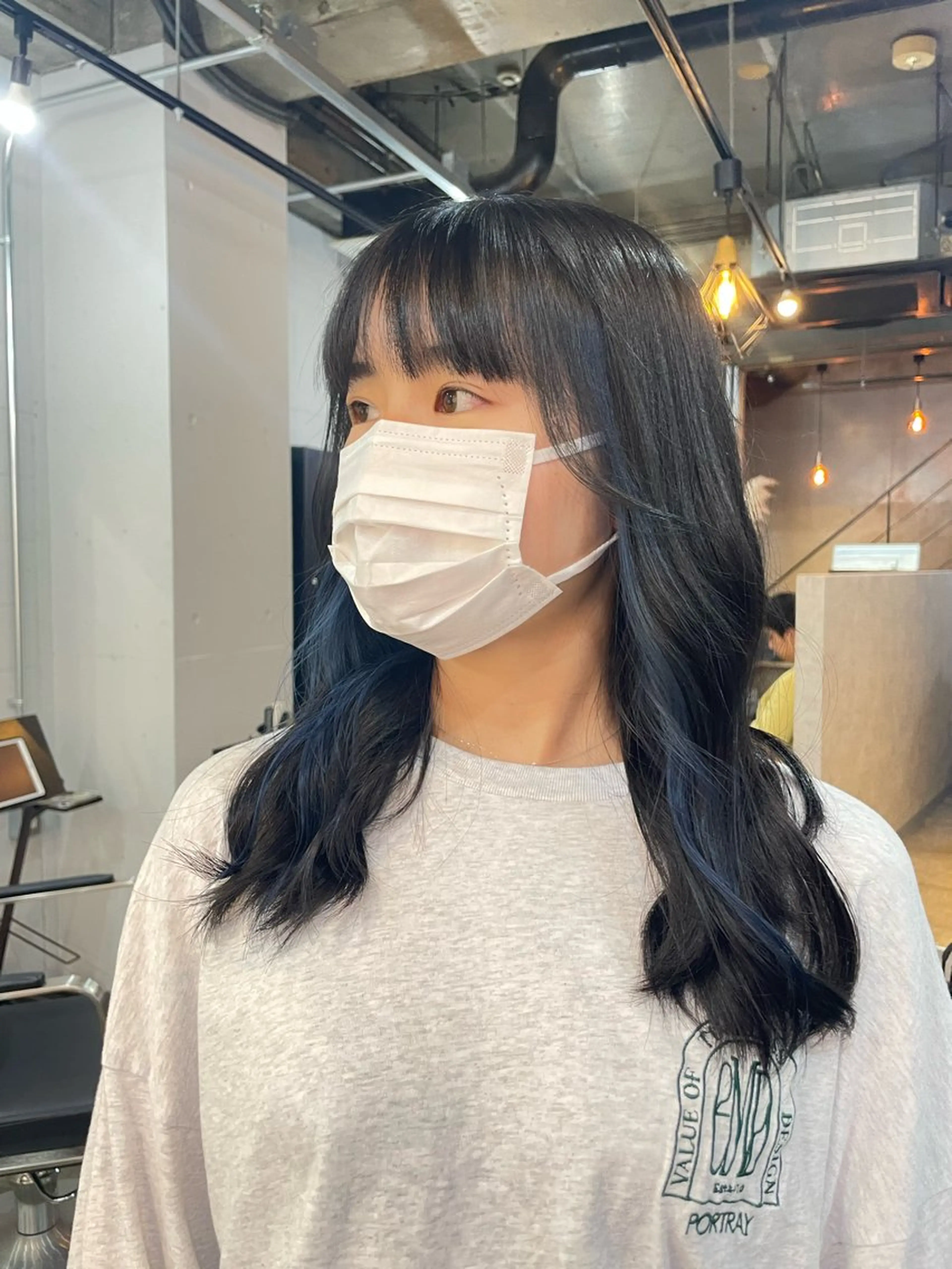 ミディアム カラー 黒髪 ブルーカラー ブルーブラック 透明感カラー シルバー ヘアカラー Hiroto／ インナーカラー／神戸のヘアスタイル