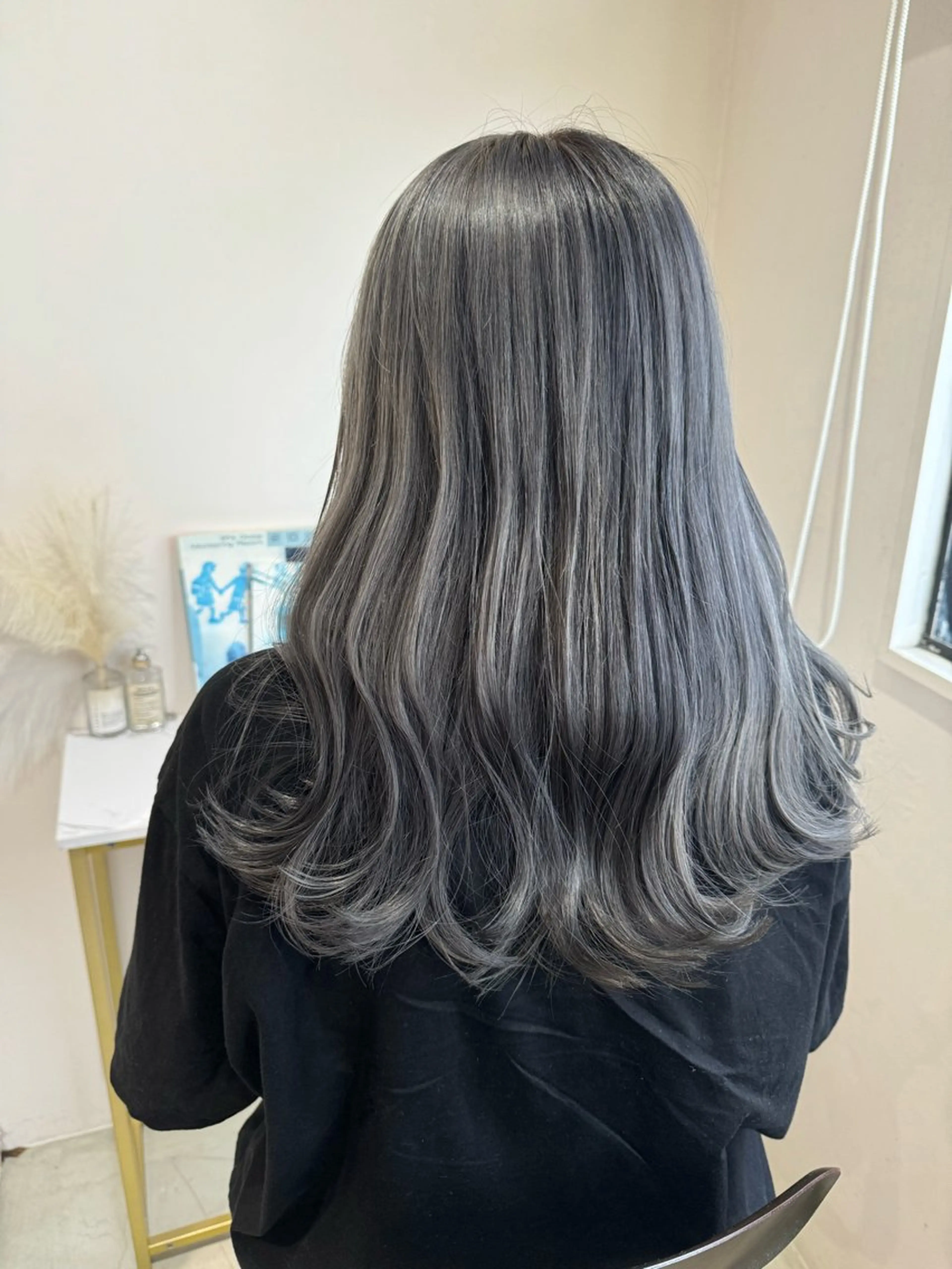 ロング カラー ブリーチ ヘアカラー トリートメント &SONS 小林亨のヘアスタイル