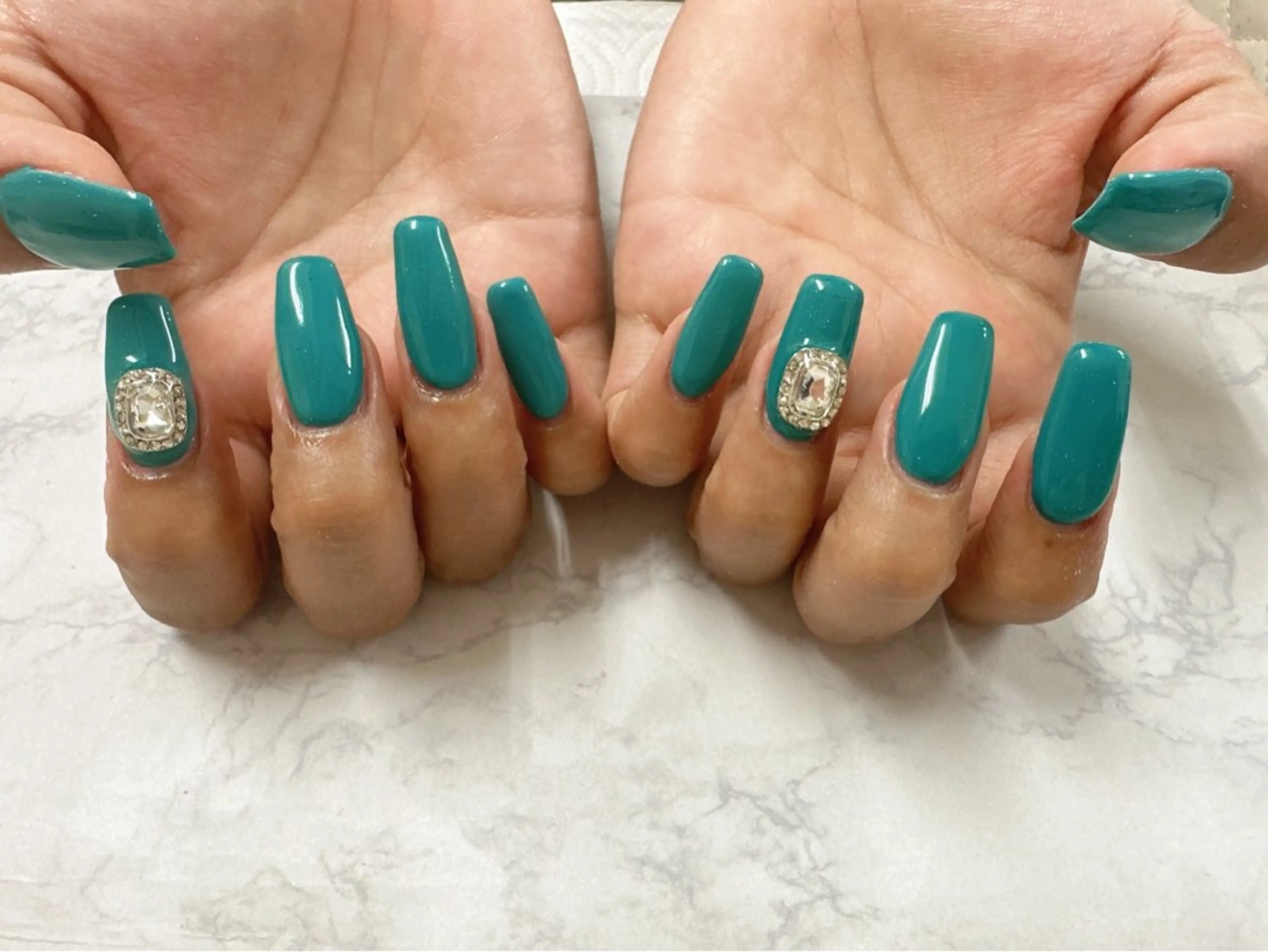 オフなし✨ワンカラー+2本ストーンつけ放題の写真