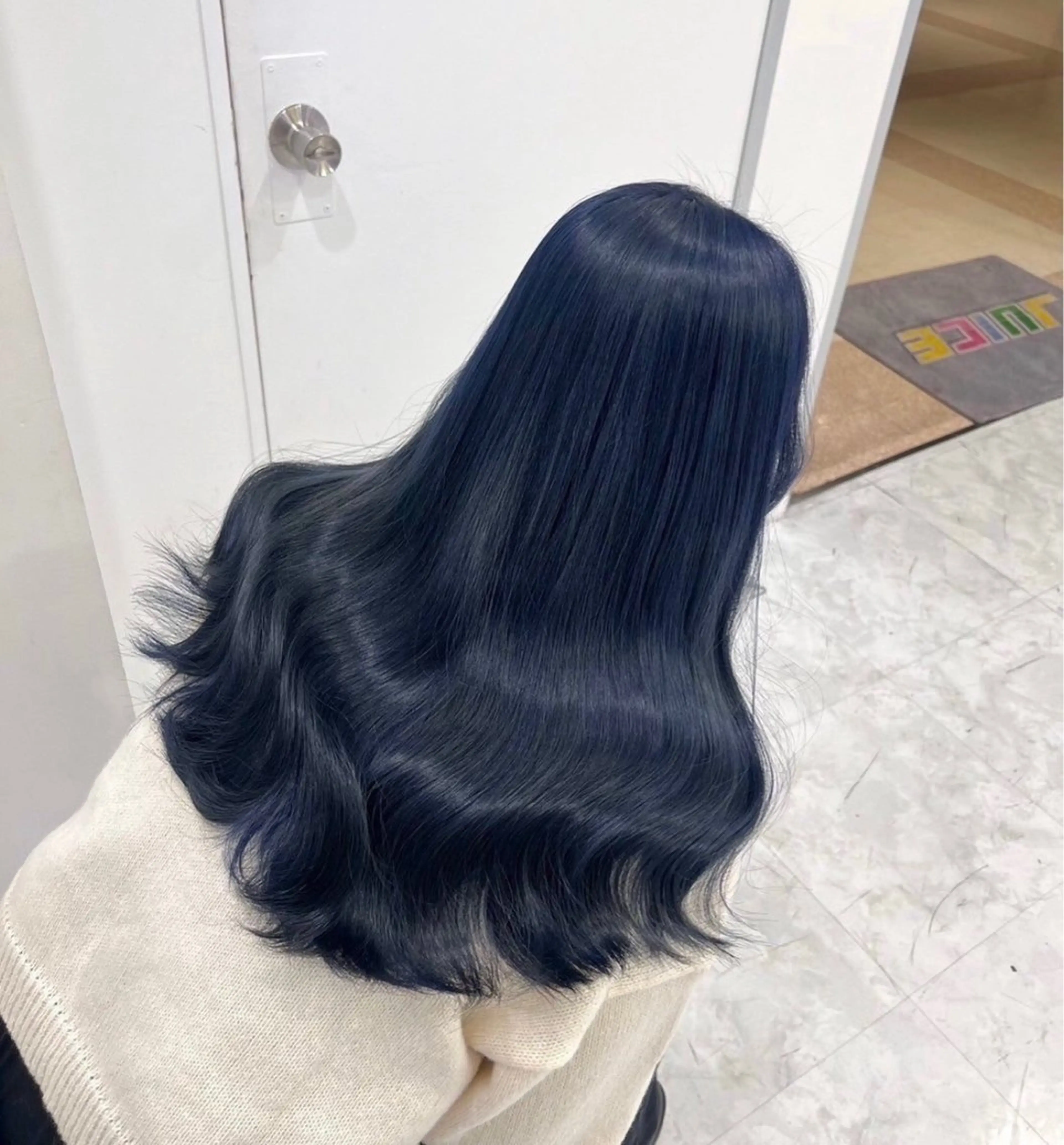 ミディアム カラー ヘアアレンジ 黒髪 ブルーカラー ネイビーカラー ヘアカラー トリートメント ヘアセット 🫧モテる💗ダメー ジレスハイトーン🫧のヘアスタイル