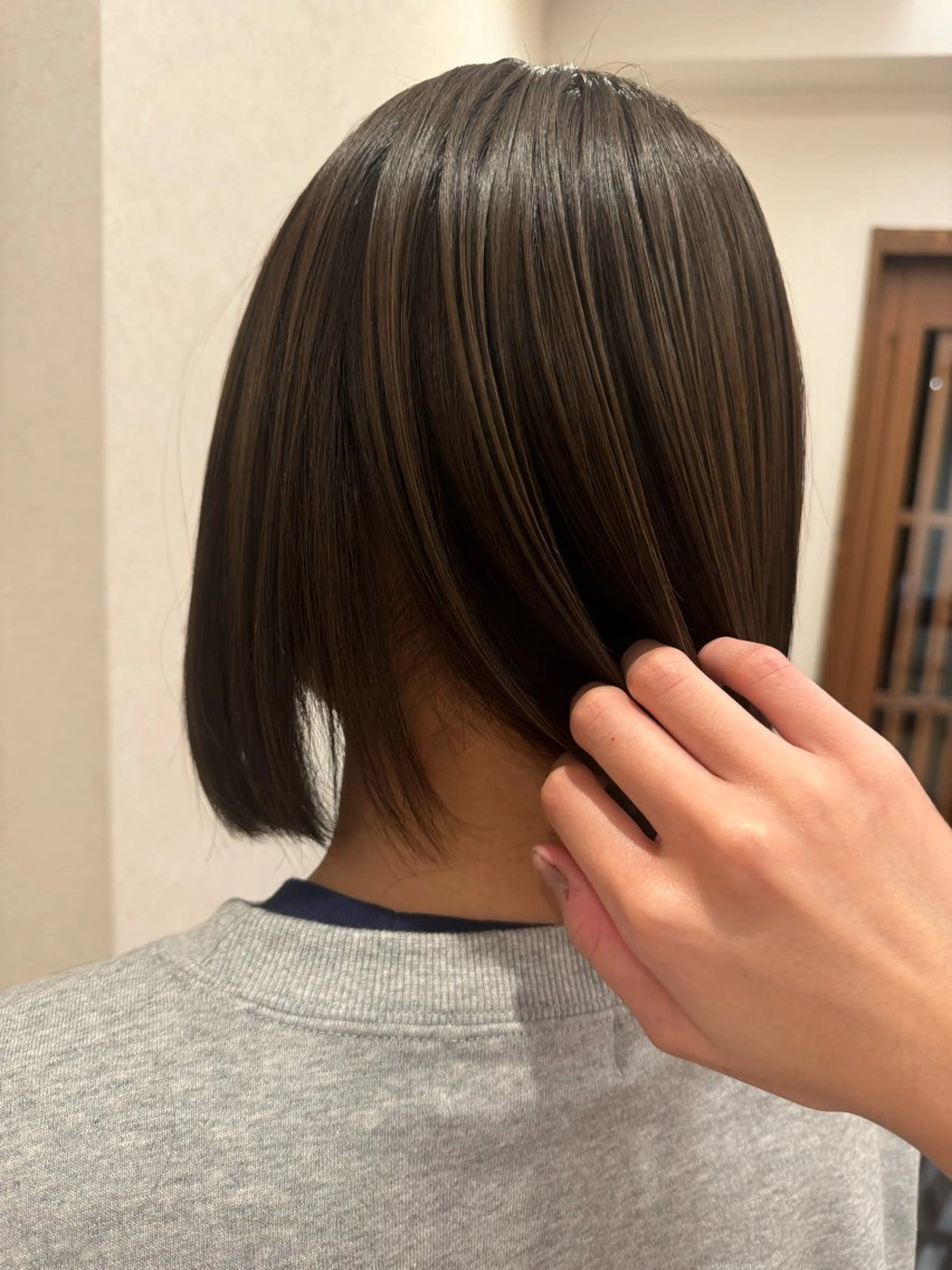 ミディアム 吉田 梨乃のヘアスタイル