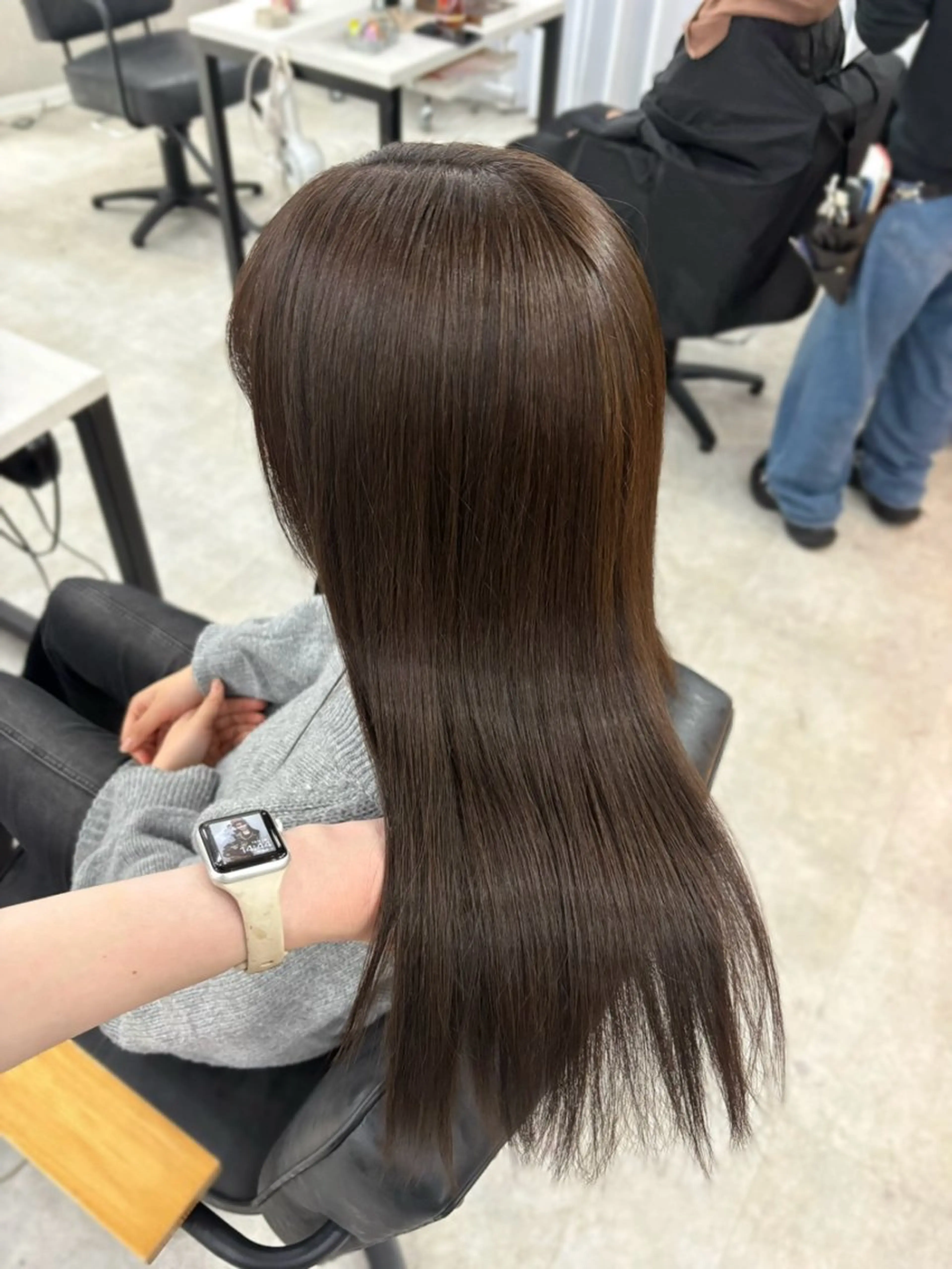 ロング カラー ショコラグレージュ グレージュ カット ヘアカラー 盛れる顔まわり✨🎀 レイヤー別所好葉のヘアスタイル