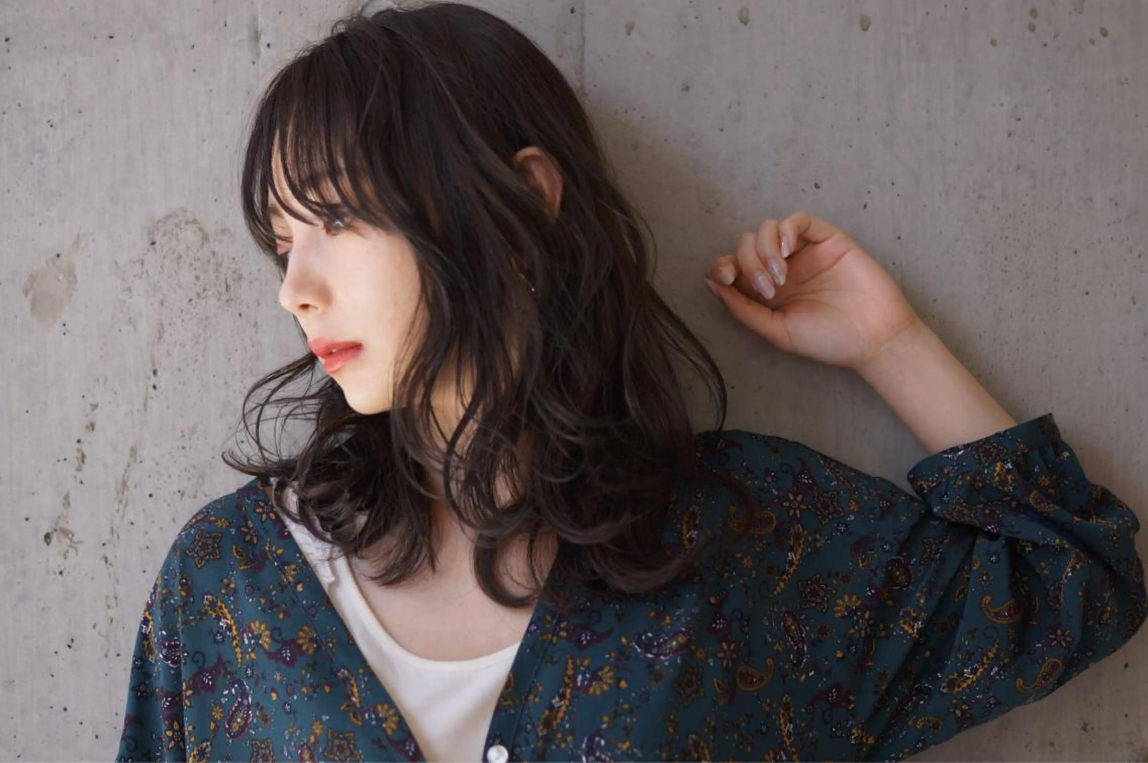 ミディアム アッシュ 外国人風カラー ハイライト 髪質改善 韓国風ヘア カット ヘアカラー トリートメント hoNua. 栄/透明感カラーのヘアスタイル