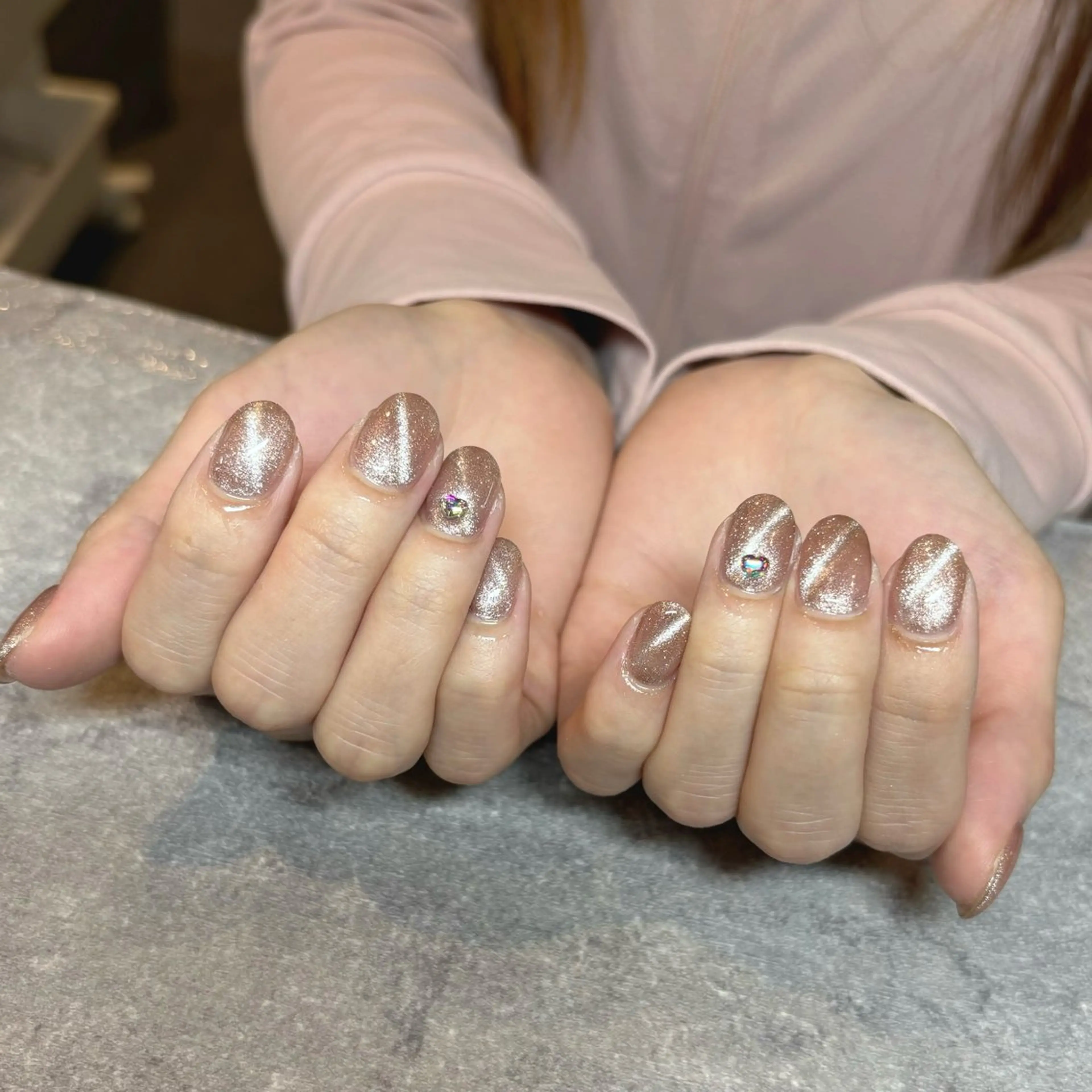 ネイル オーロラネイル ハート マグネットネイル ピンク ピンクベージュ cologne nail所属・HAGIHARA MANAのネイルデザイン