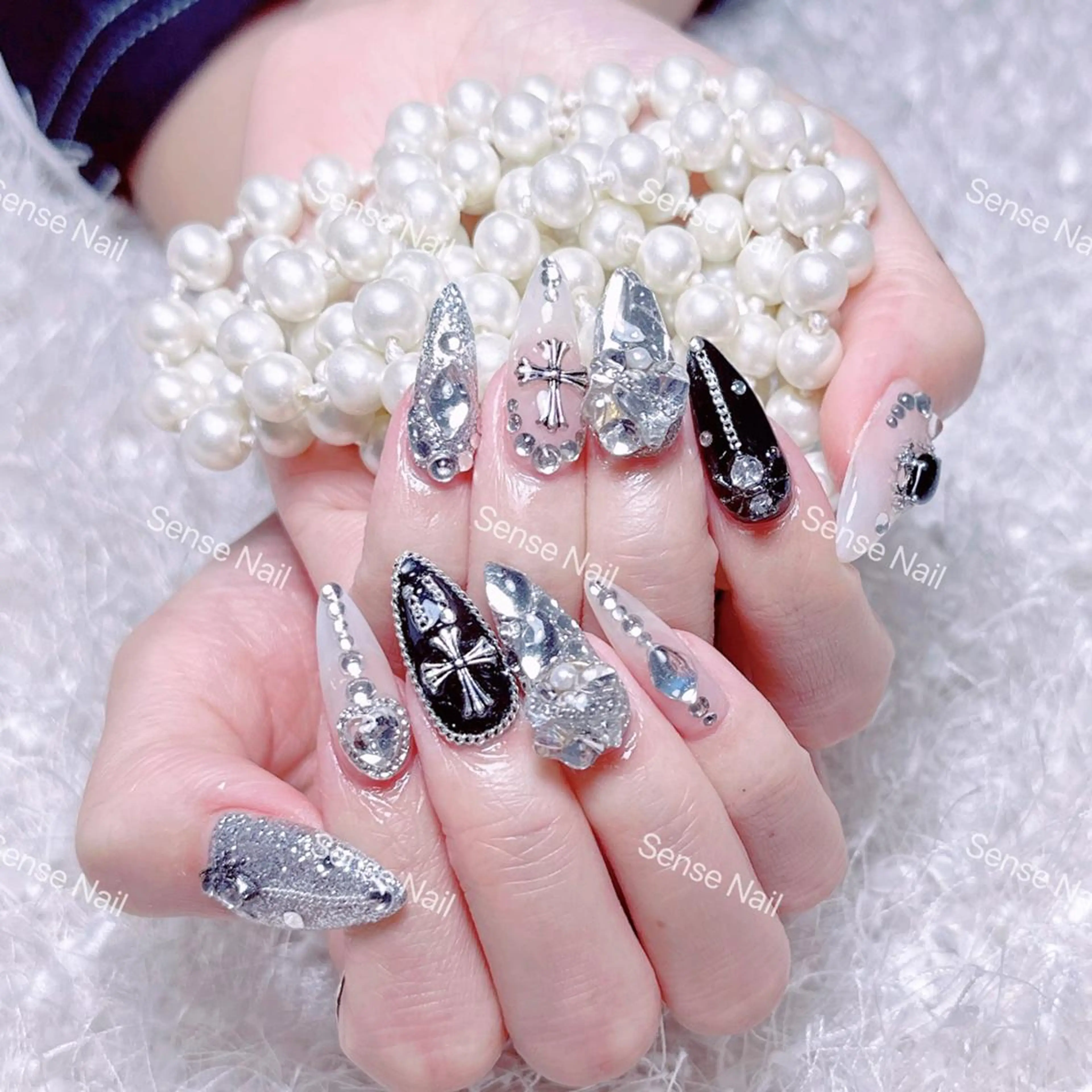 ネイル ハンドネイル ハンドケア Queening 🦋のネイルデザイン