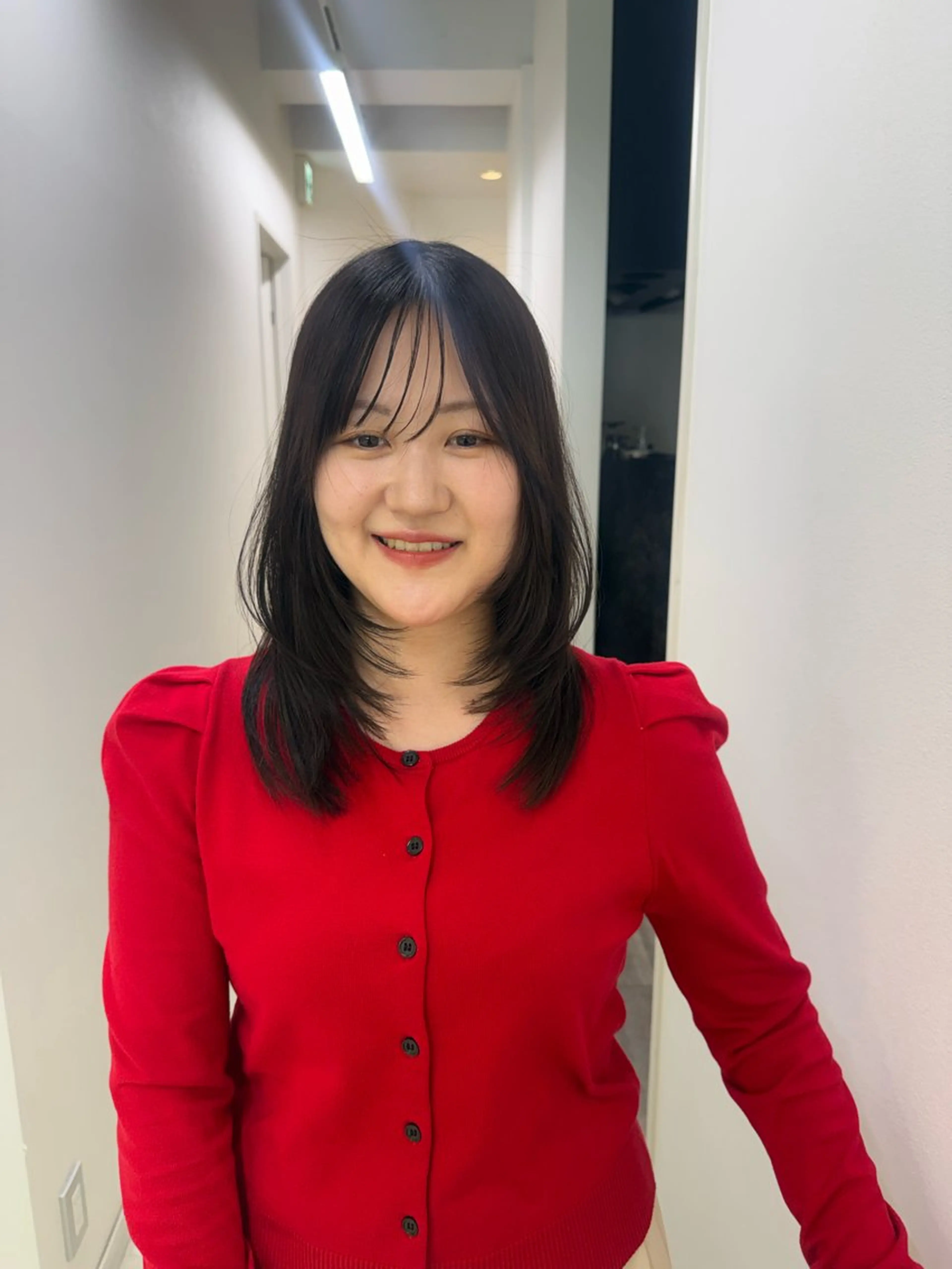 セミロング カラー イヤリングカラー ハイライトカラー ボブ くびれヘア ハイライト カット ヘアカラー トリートメント 髪質改善/韓国/ ヘアセット/夏美のヘアスタイル
