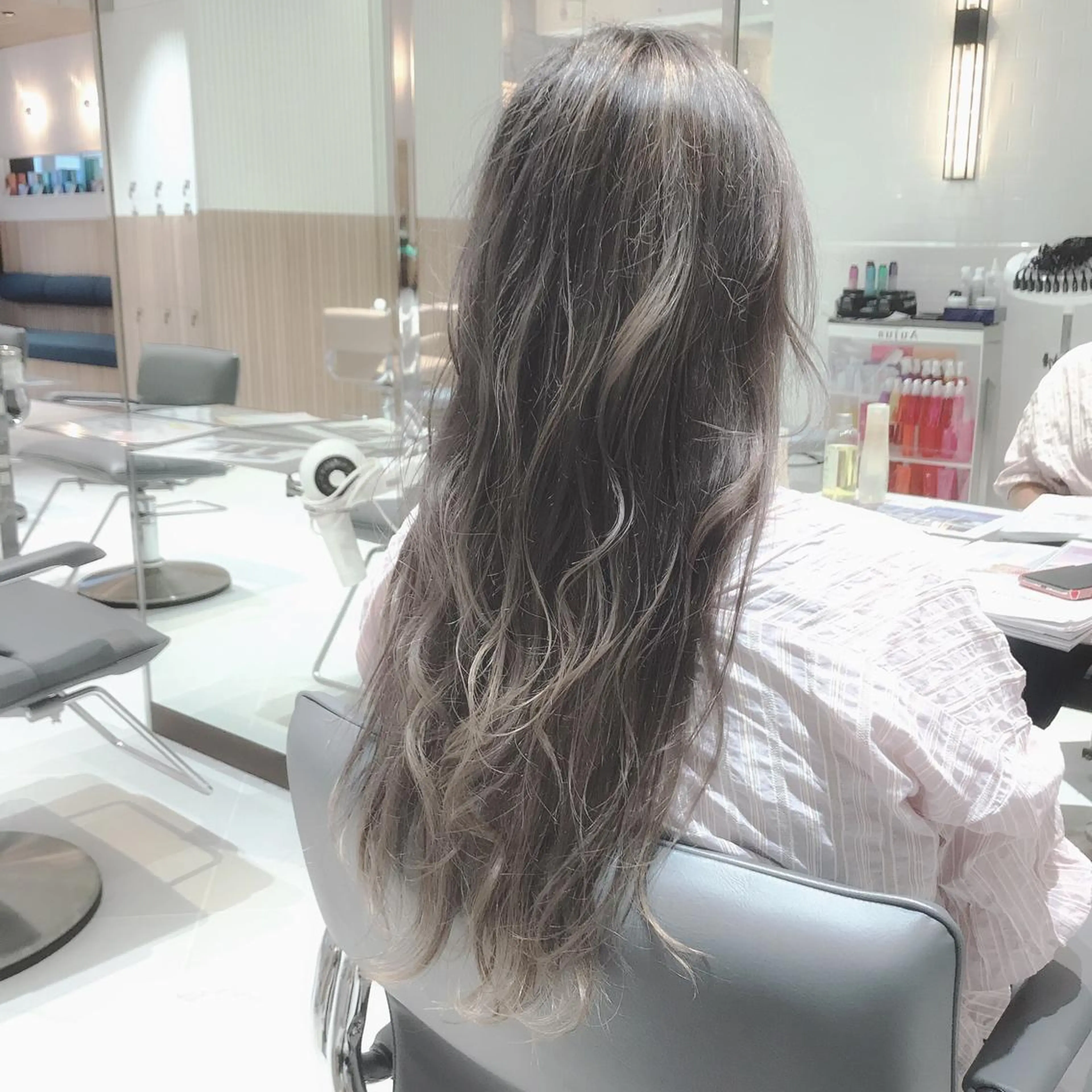 ロング カラー ベージュカラー ハイトーンカラー ミルクティーベージュ Radix所属・ボブ/ハイトーン 福生Radix 下田のヘアスタイル
