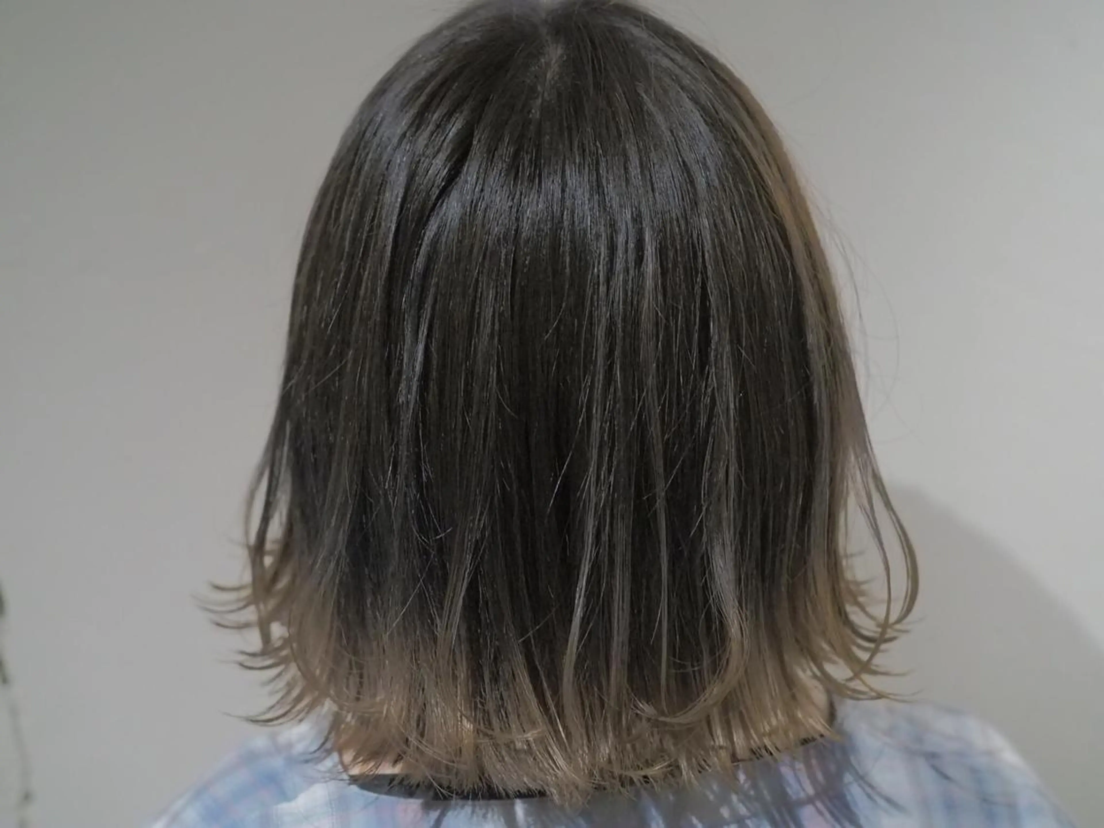 ショート カラー パーマ ヘアアレンジ メンズ メンズハイライト グラデーションカラー ハイライトカラー ハイライト メンズハイトーン メンズバレイヤージュのヘアスタイル