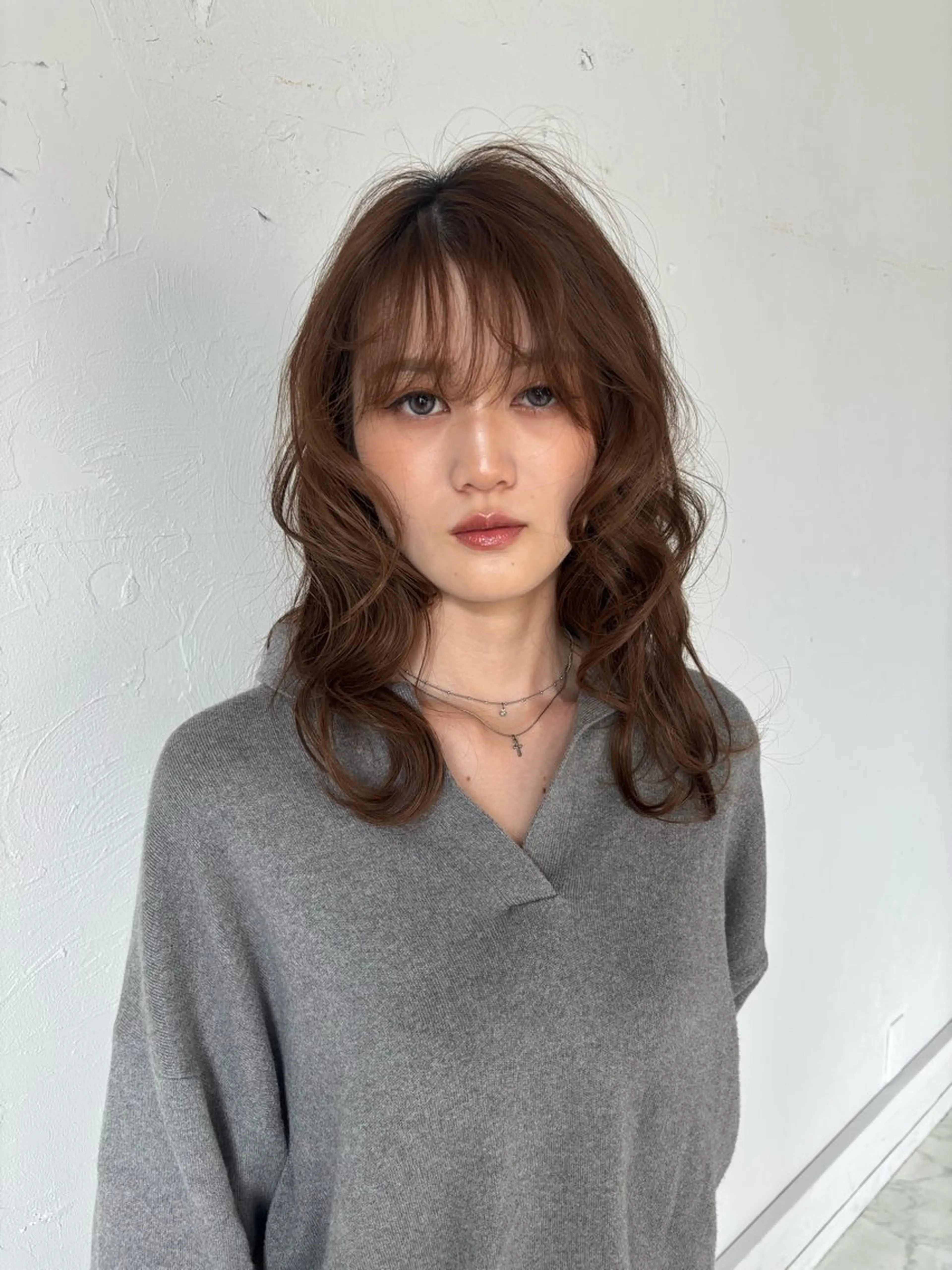 ミディアム ヘアカラー 垢抜け小顔レイヤー オリーブ/スミレのヘアスタイル