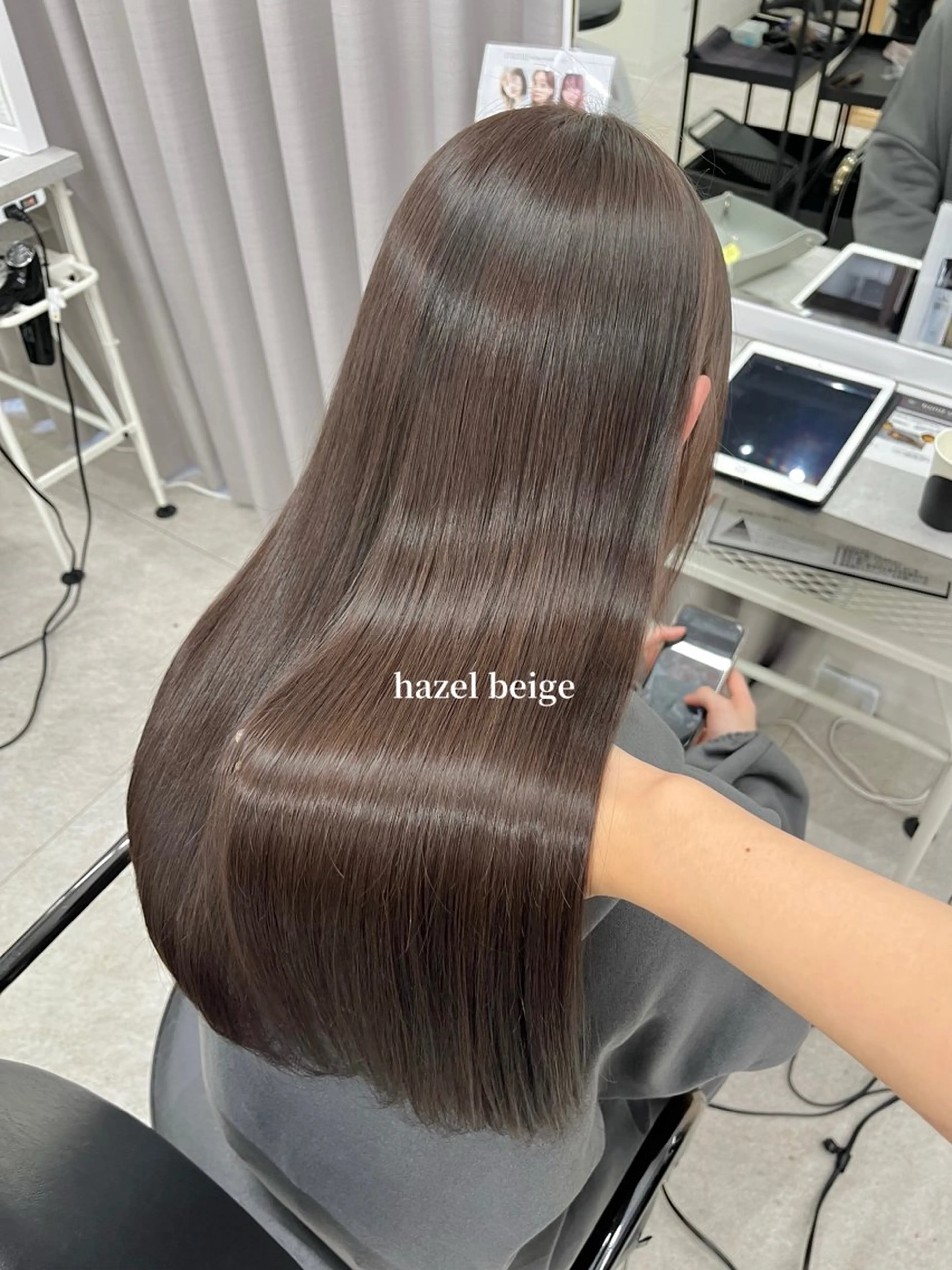 ロング カラー ベージュカラー 柔らかオリーブ🌿 HIMARI🌻のヘアスタイル