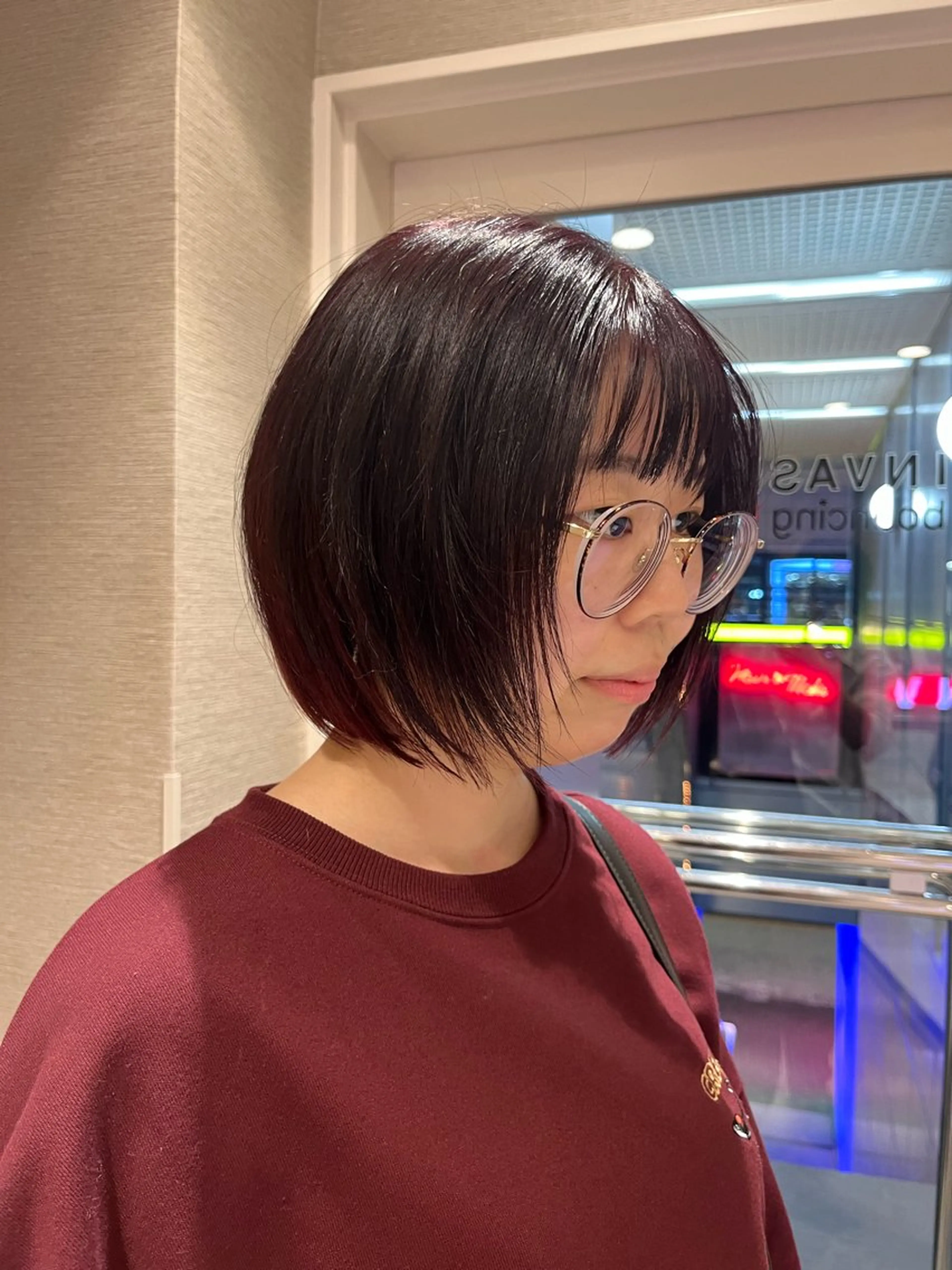 ミディアム カラー ボブレイヤー ブリーチ ボルドーカラー ブリーチなしカラー ボブ カット ヘアカラー dogstar小林諒 パーマ/レイヤーのヘアスタイル