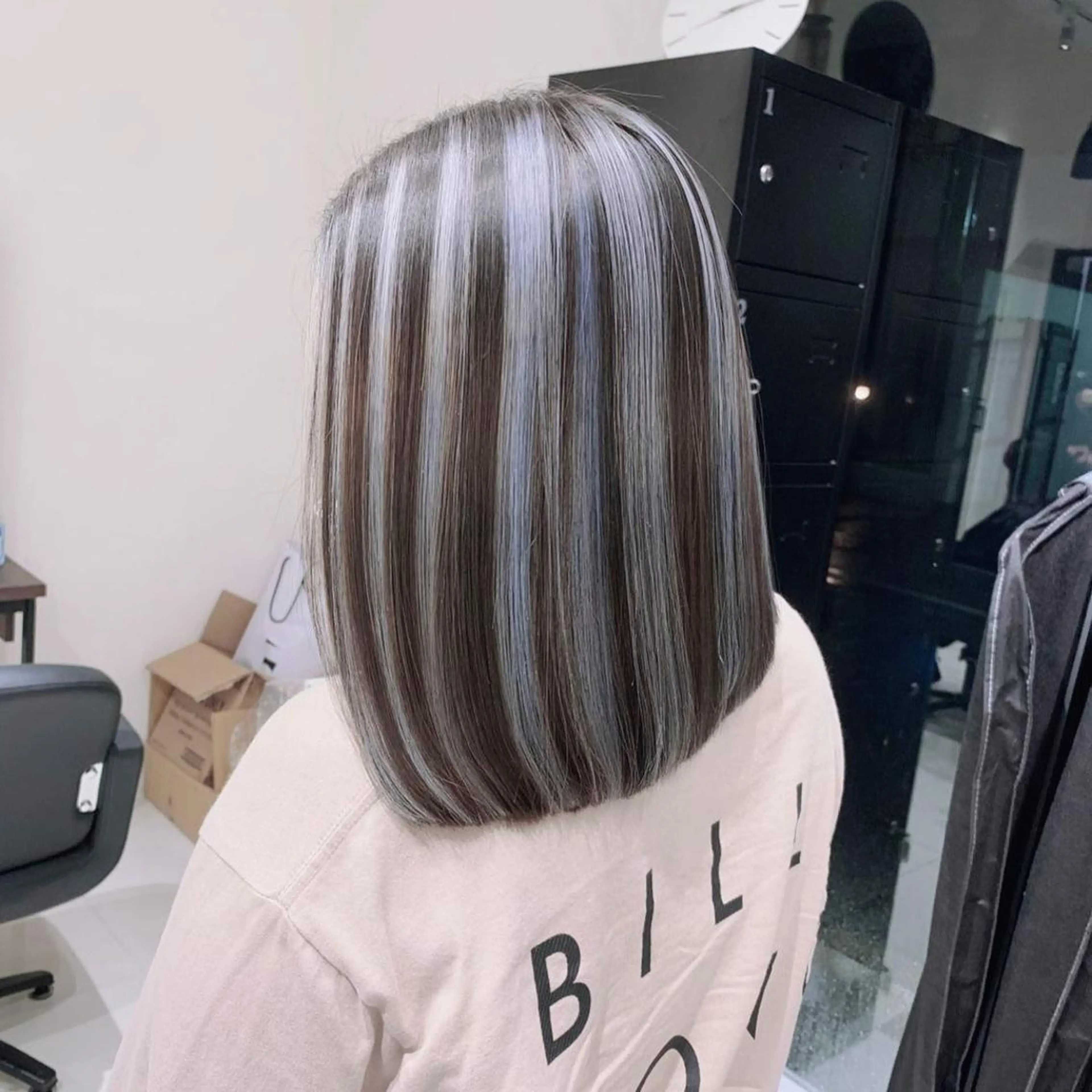 ミディアム カラー ブリーチ ケアブリーチ ハイライトカラー ハイライト 髪質改善 ヘアカラー オフホワイトアンドなんば所属・福西 洋斗のヘアスタイル