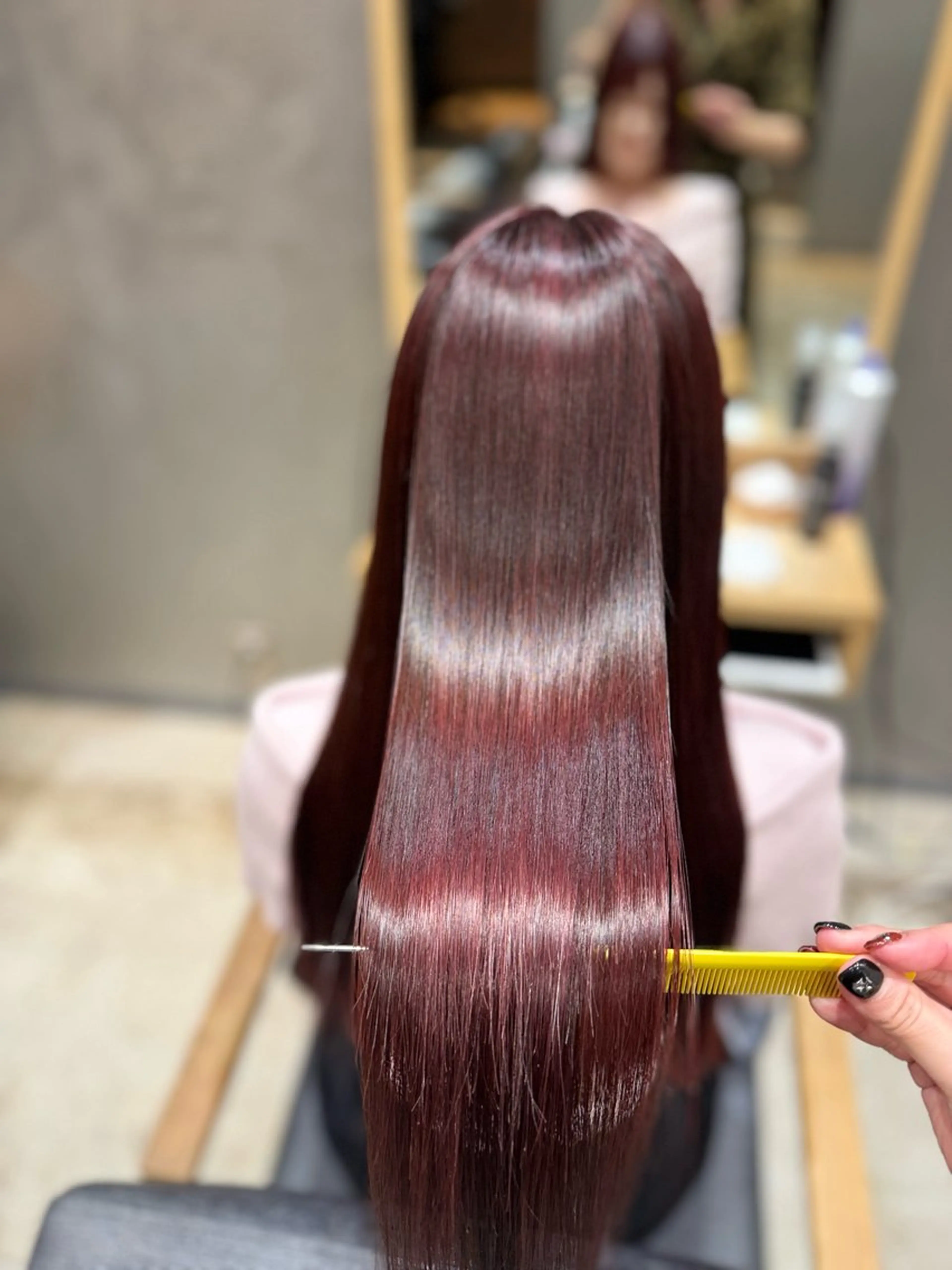 ロング カラー 羽根 ひよりのヘアスタイル