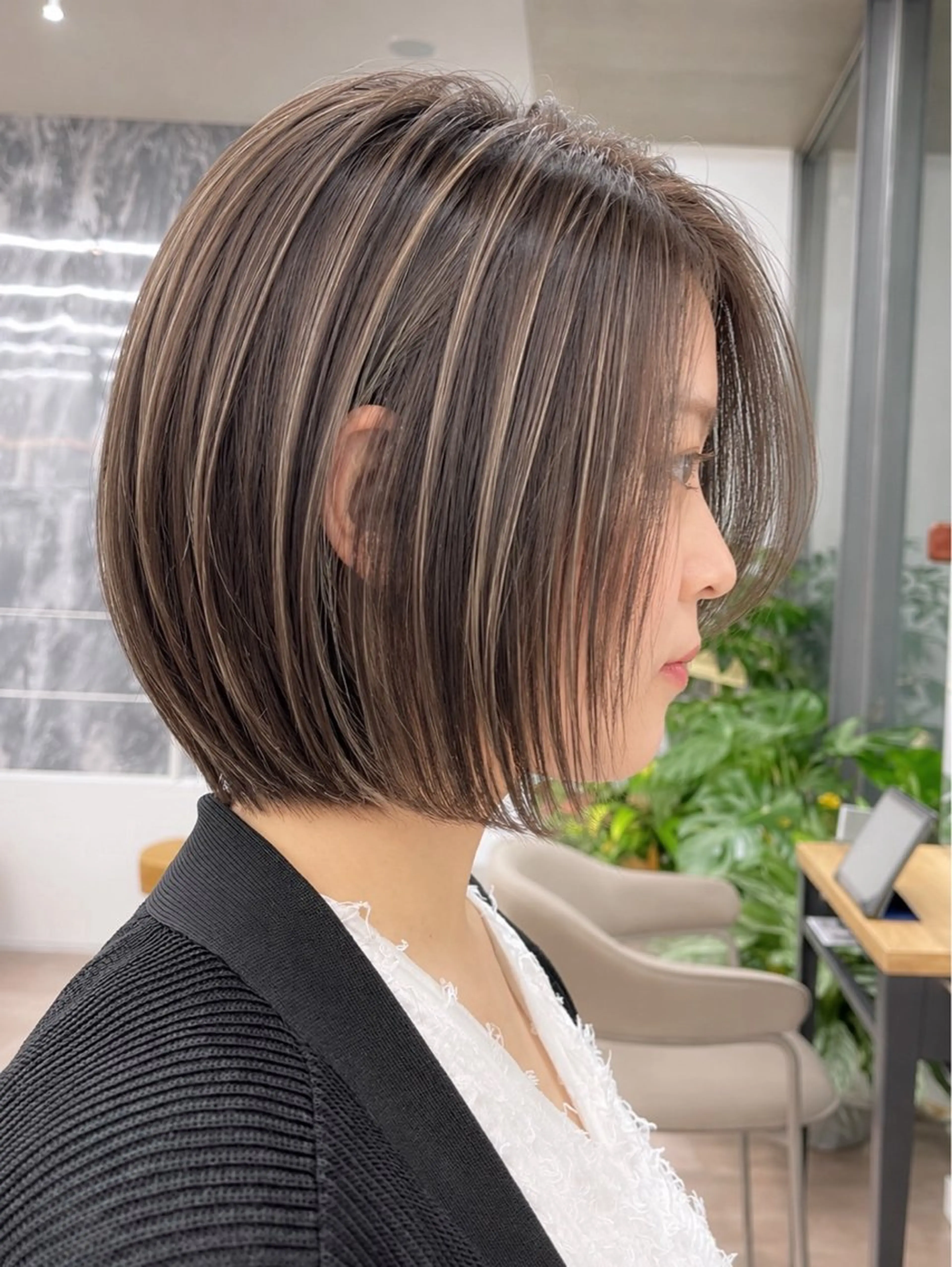 ショート カラー 白髪ぼかし/メイク 40代以上の女性限定のヘアスタイル