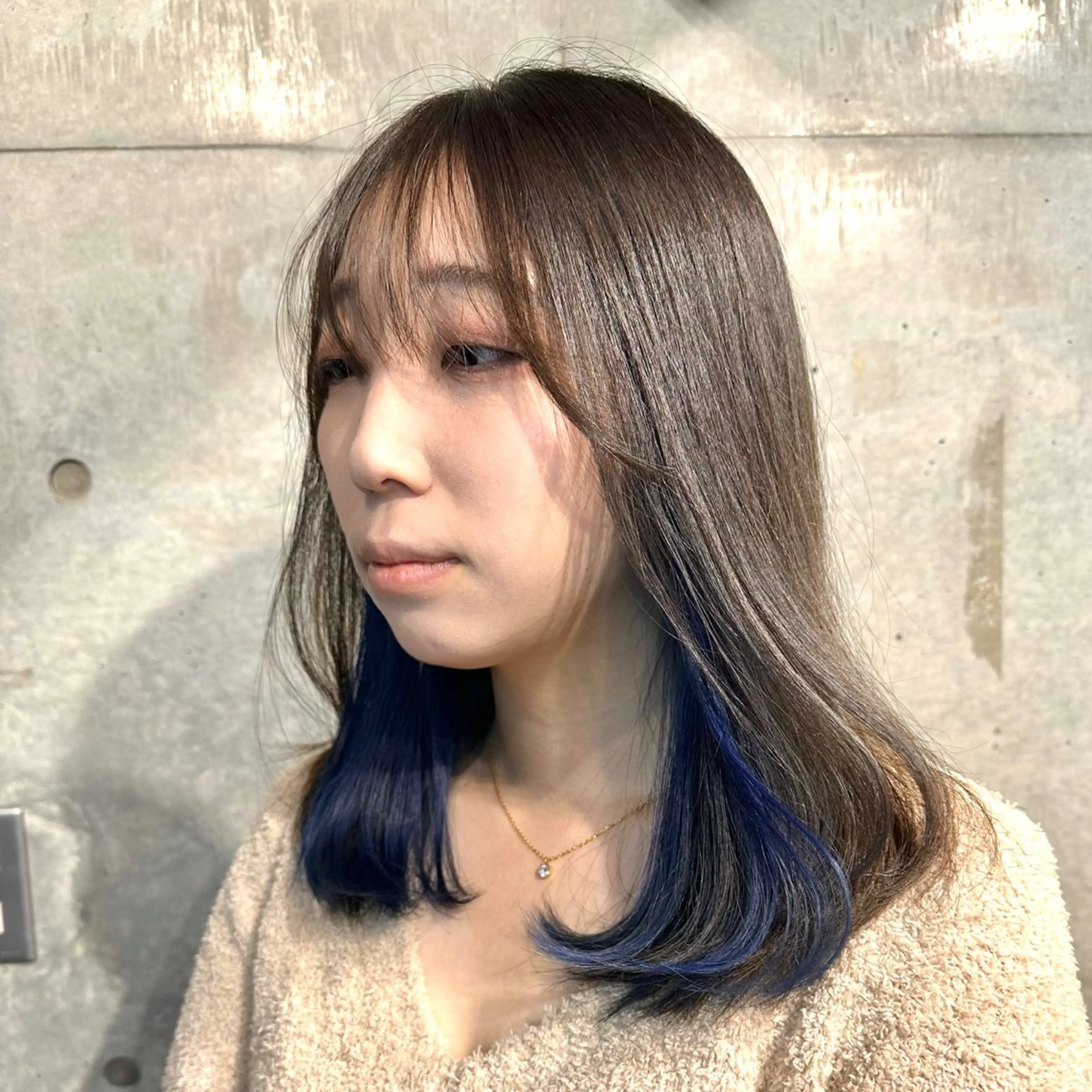 ミディアム カラー ブリーチ ブルーカラー イヤリングカラー レイヤーカット DAIKIベージュ 🍂レイヤーカットのヘアスタイル