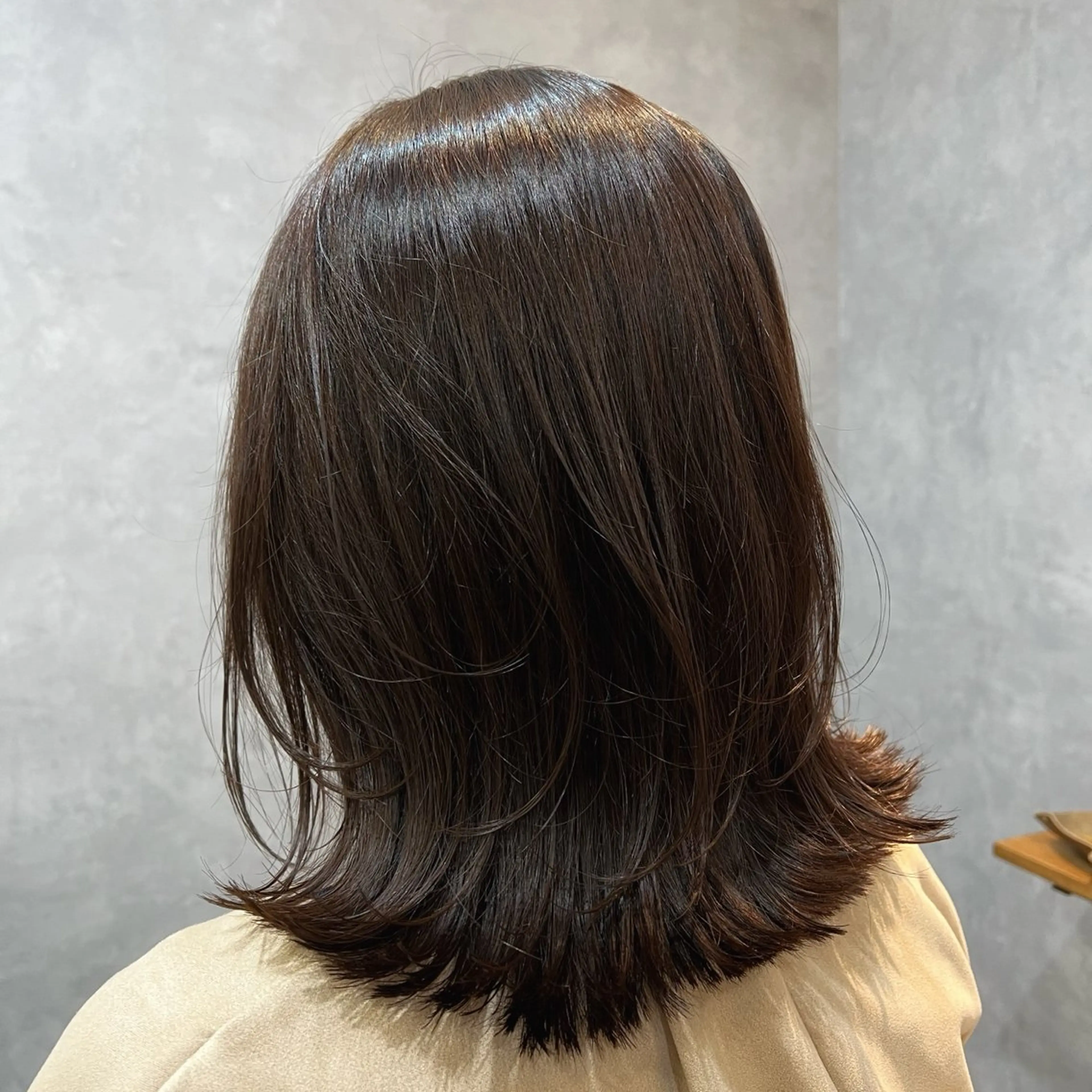 ミディアム アッシュ ケアカラー くびれヘア 髪質改善 韓国風ヘア 中村 ひなたのヘアスタイル