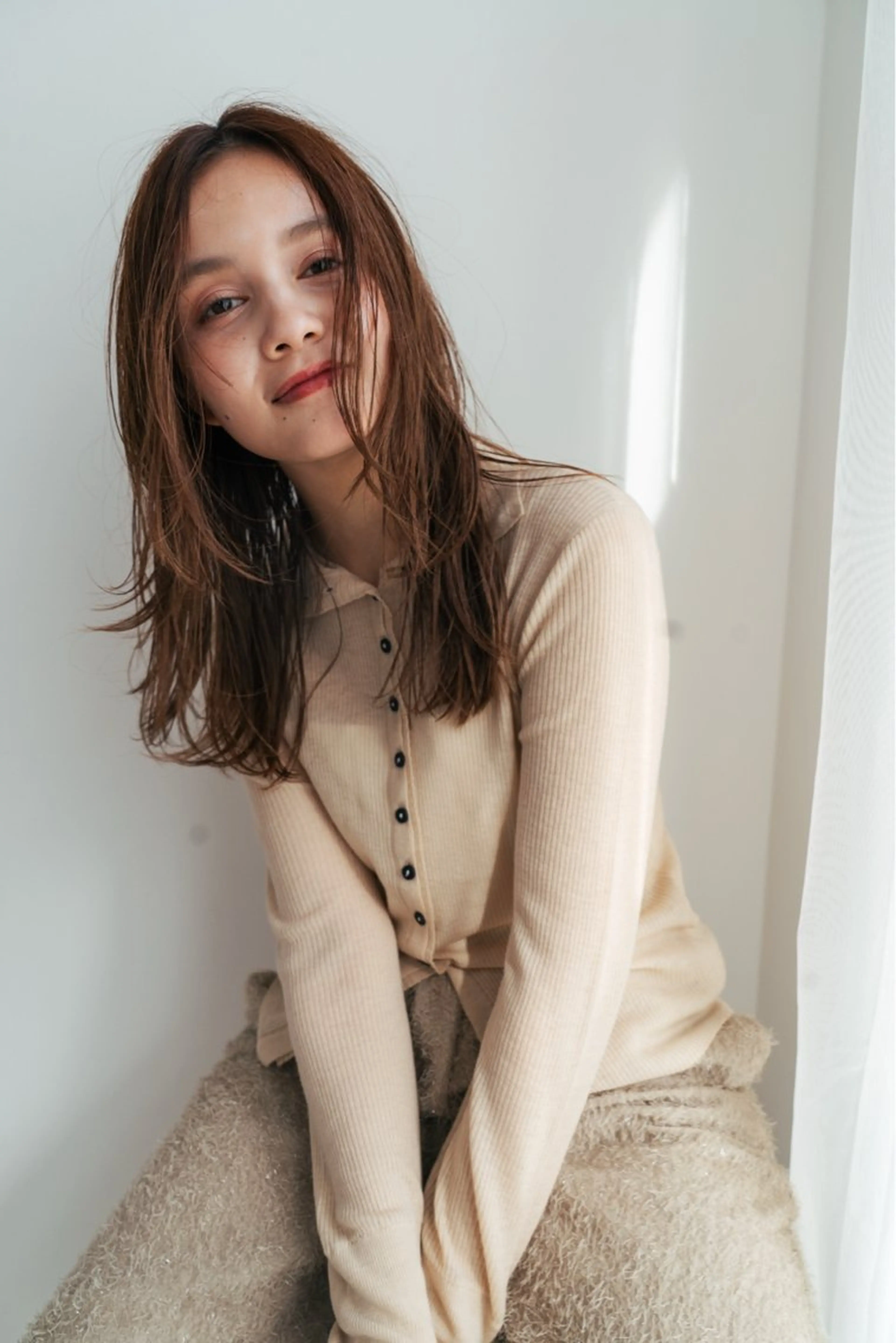 セミロング ひなこ / 艶カラーのヘアスタイル