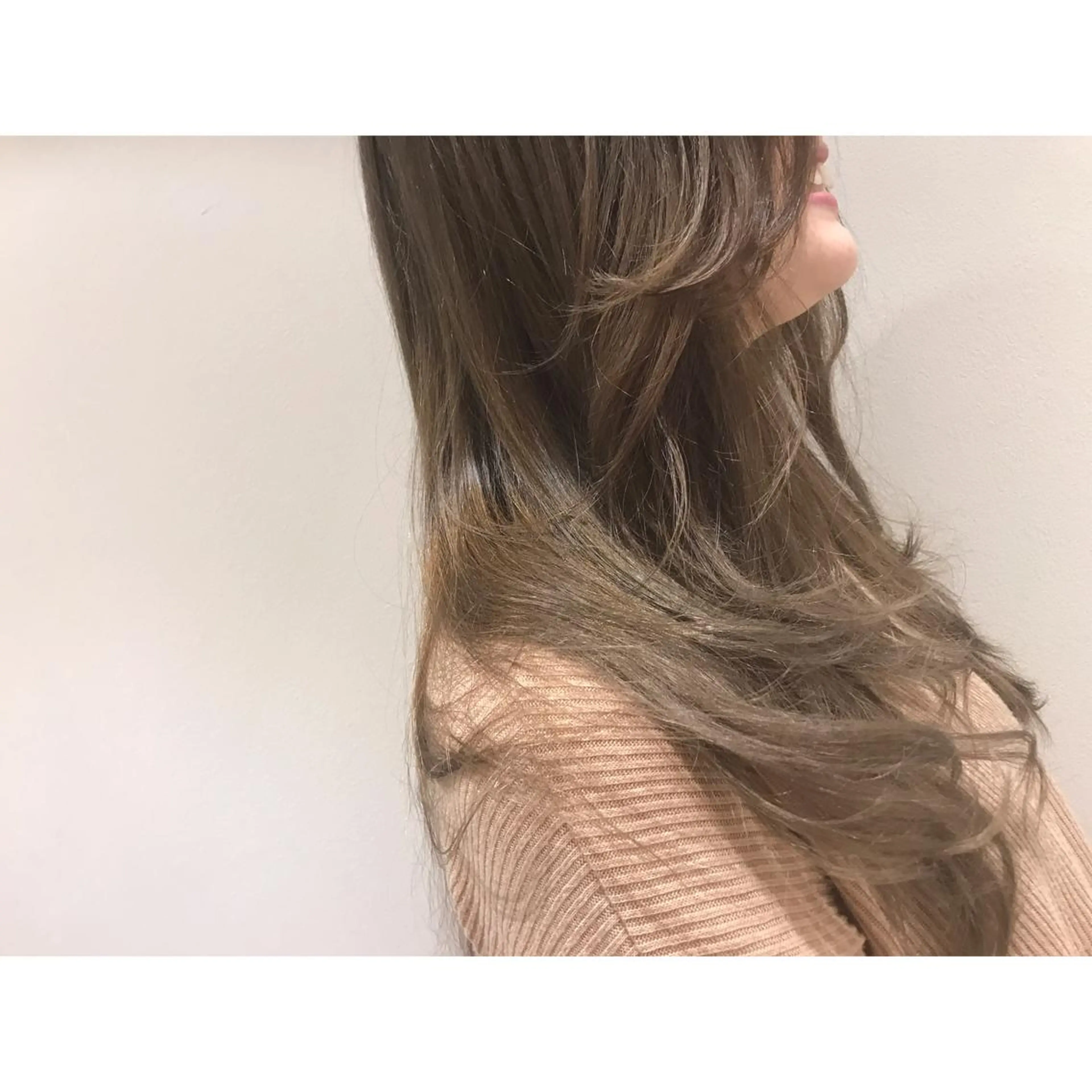 ロング カラー グレージュ かねやす ゆなのヘアスタイル