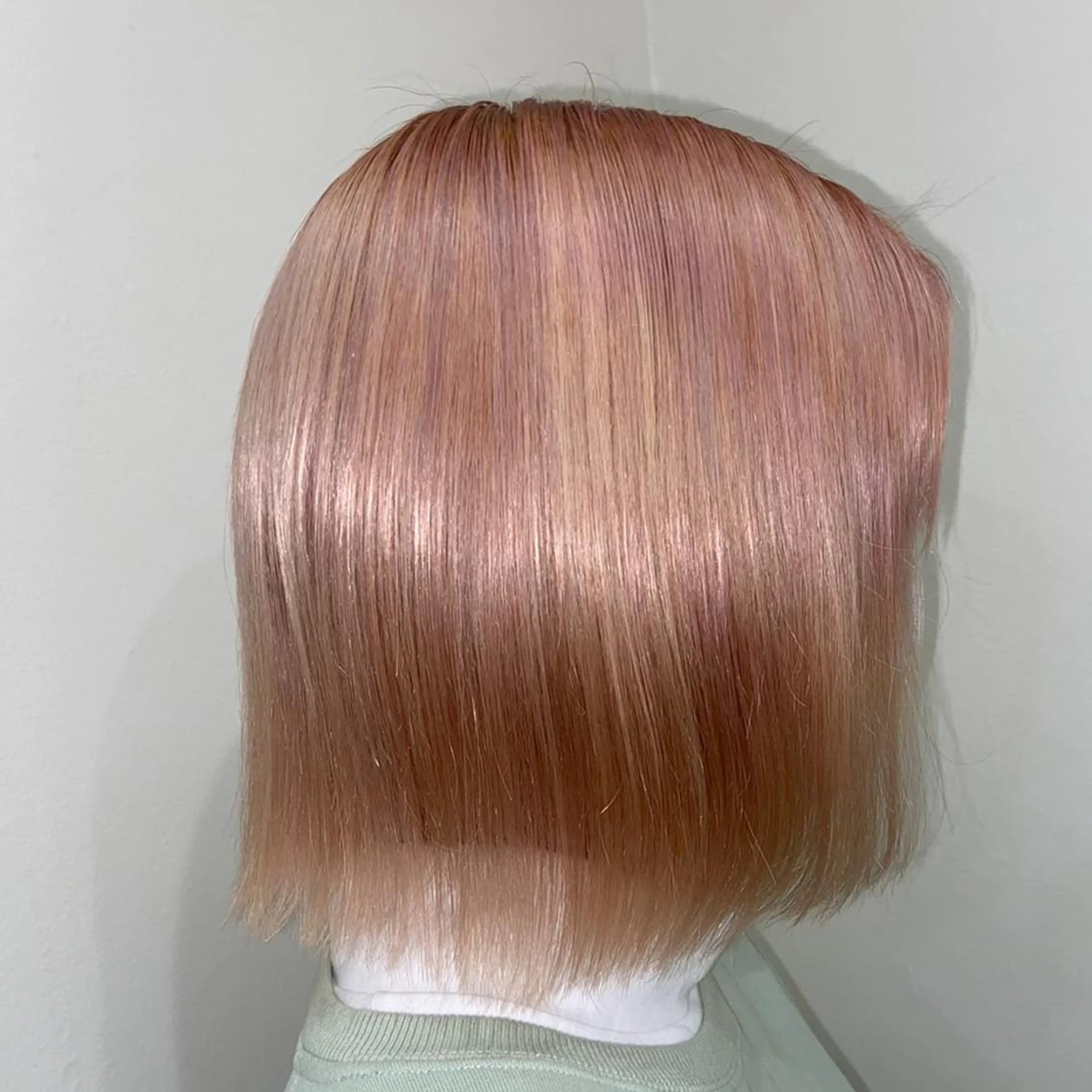 ショート カラー ブリーチ ワタナベ リリコのヘアスタイル