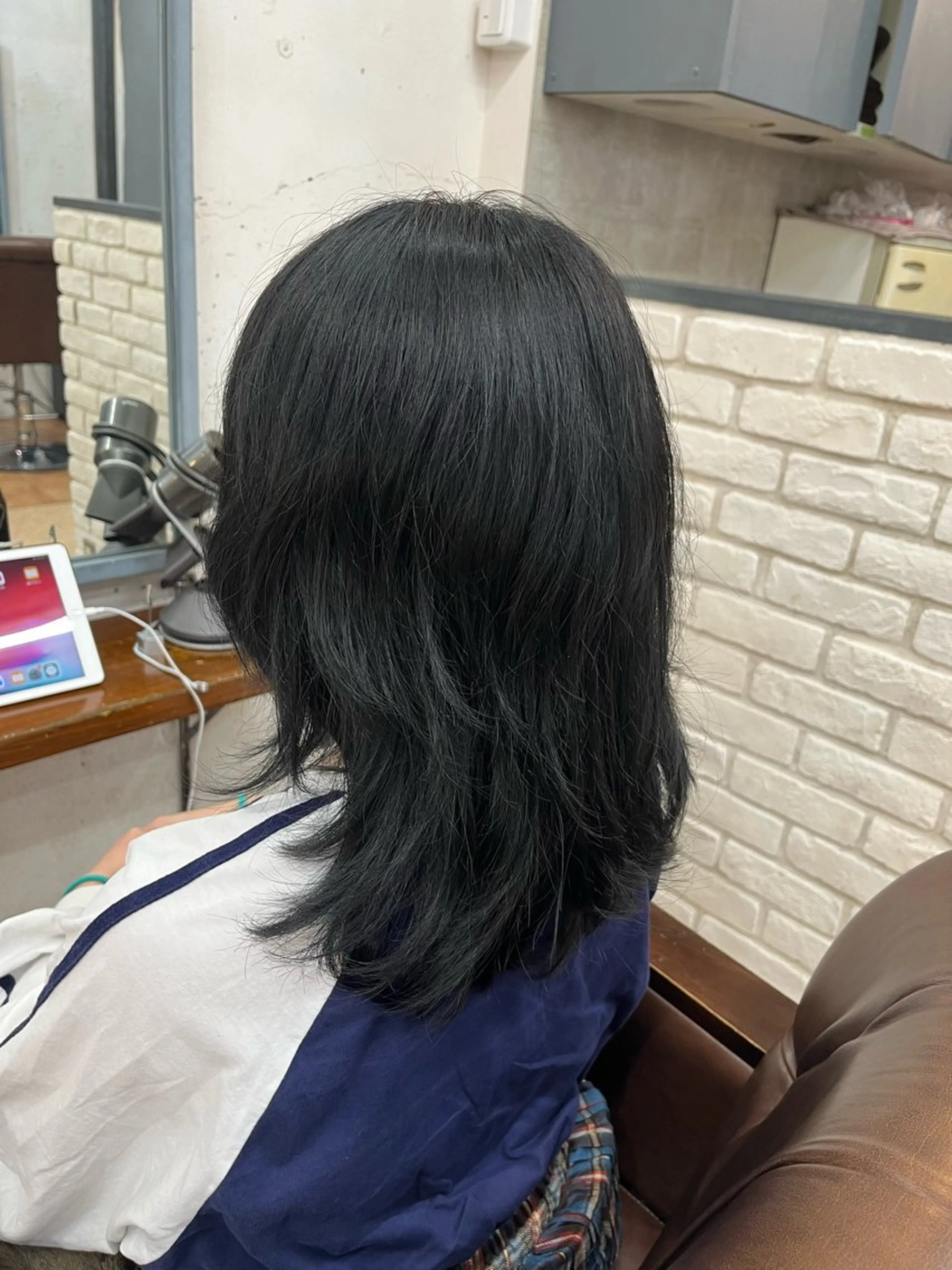 セミロング カラー パーマ ヘアアレンジ 黒髪 ブルーカラー ブルーブラック ショートカット✨ 金子明日香のヘアスタイル