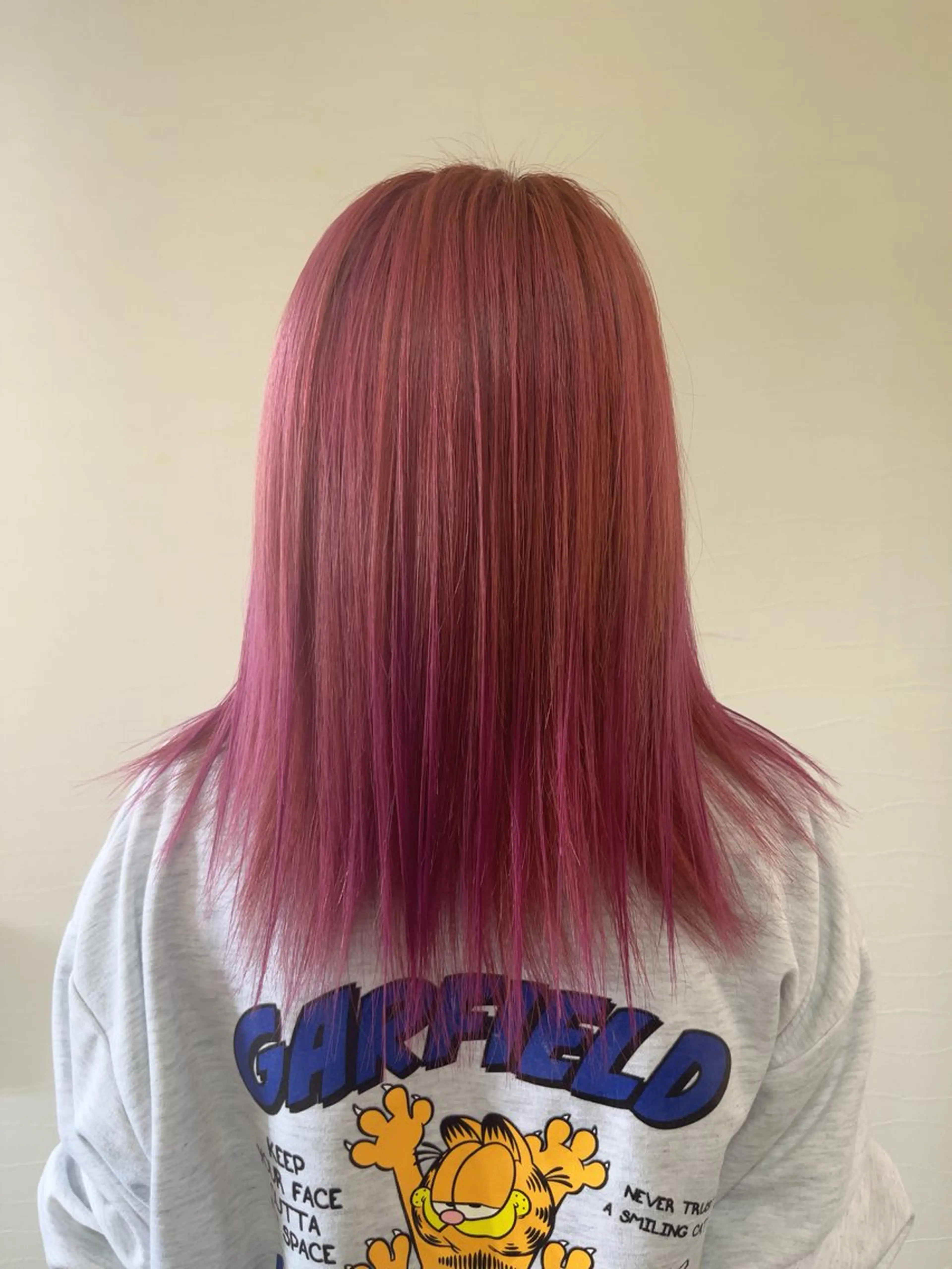 カラー katayama Tomomiのヘアスタイル