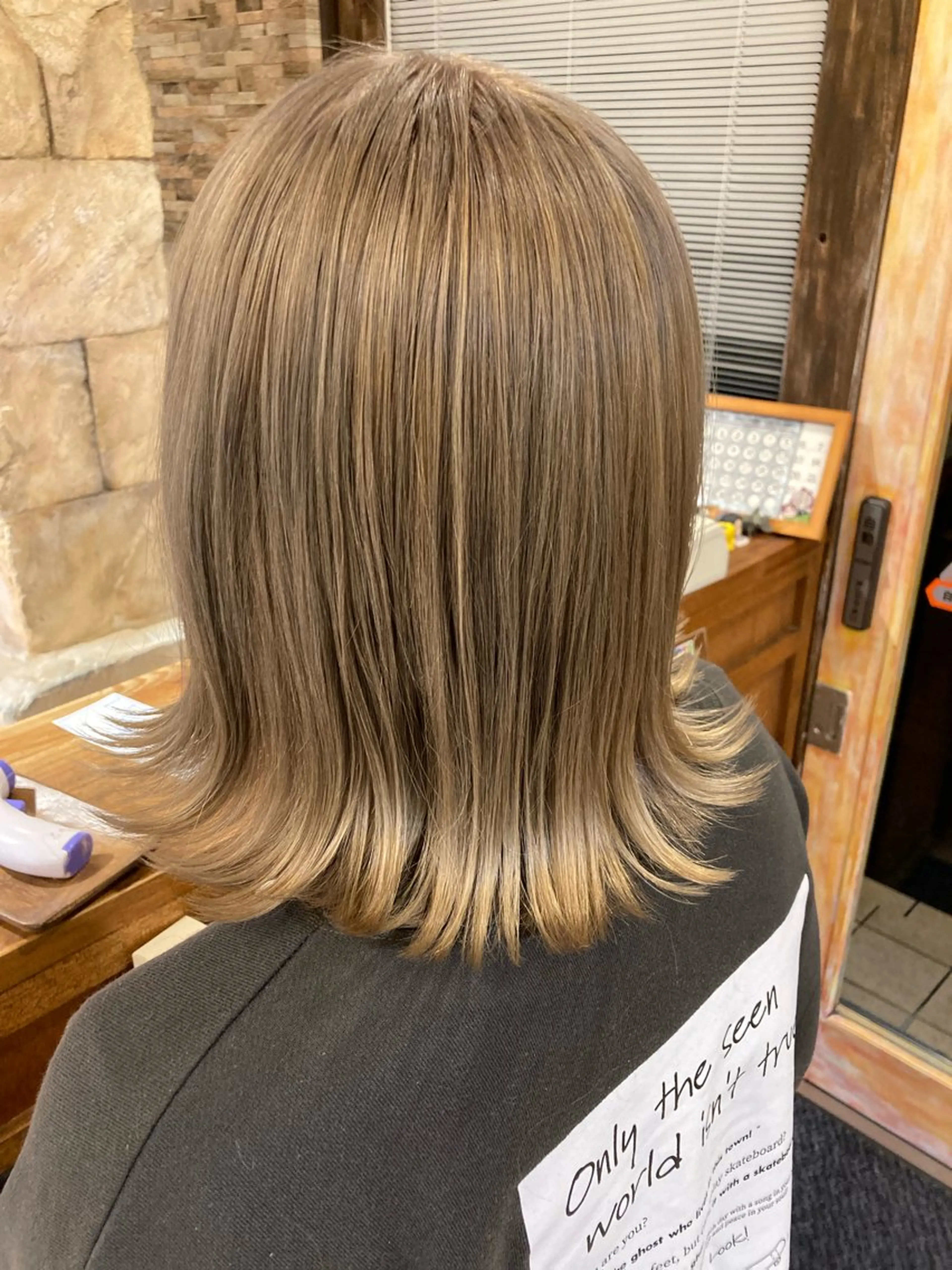 ミディアム カラー 切りっぱなしボブ ボブ レイヤーカット 荒川 賢人のヘアスタイル