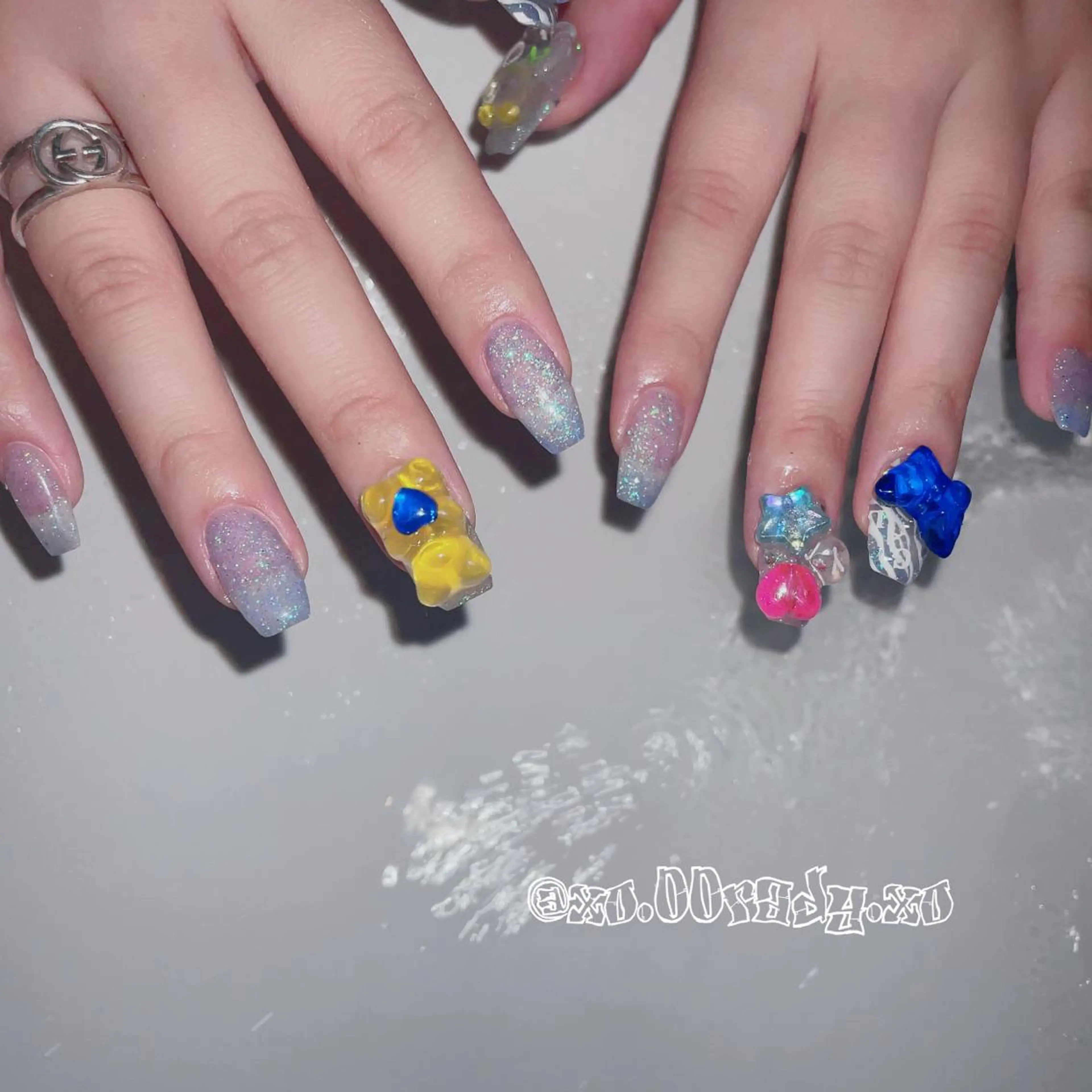 ミディアム ネイル ハンドネイル ⛓Miyu ⛓のネイルデザイン