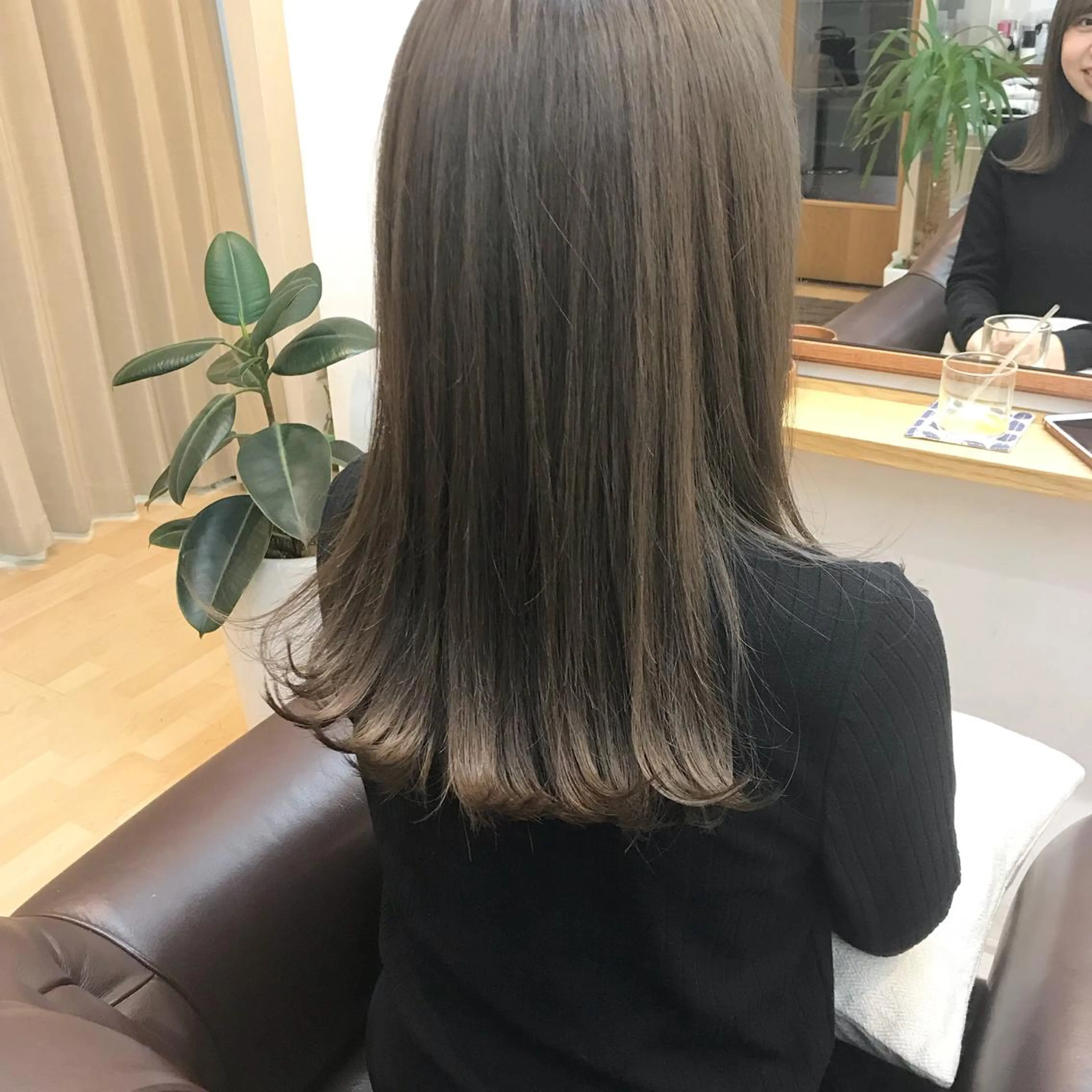 ロング カラー アッシュ ブリーチ オリーブアッシュ クニモトハルナ ボブ/柔らかカラーのヘアスタイル