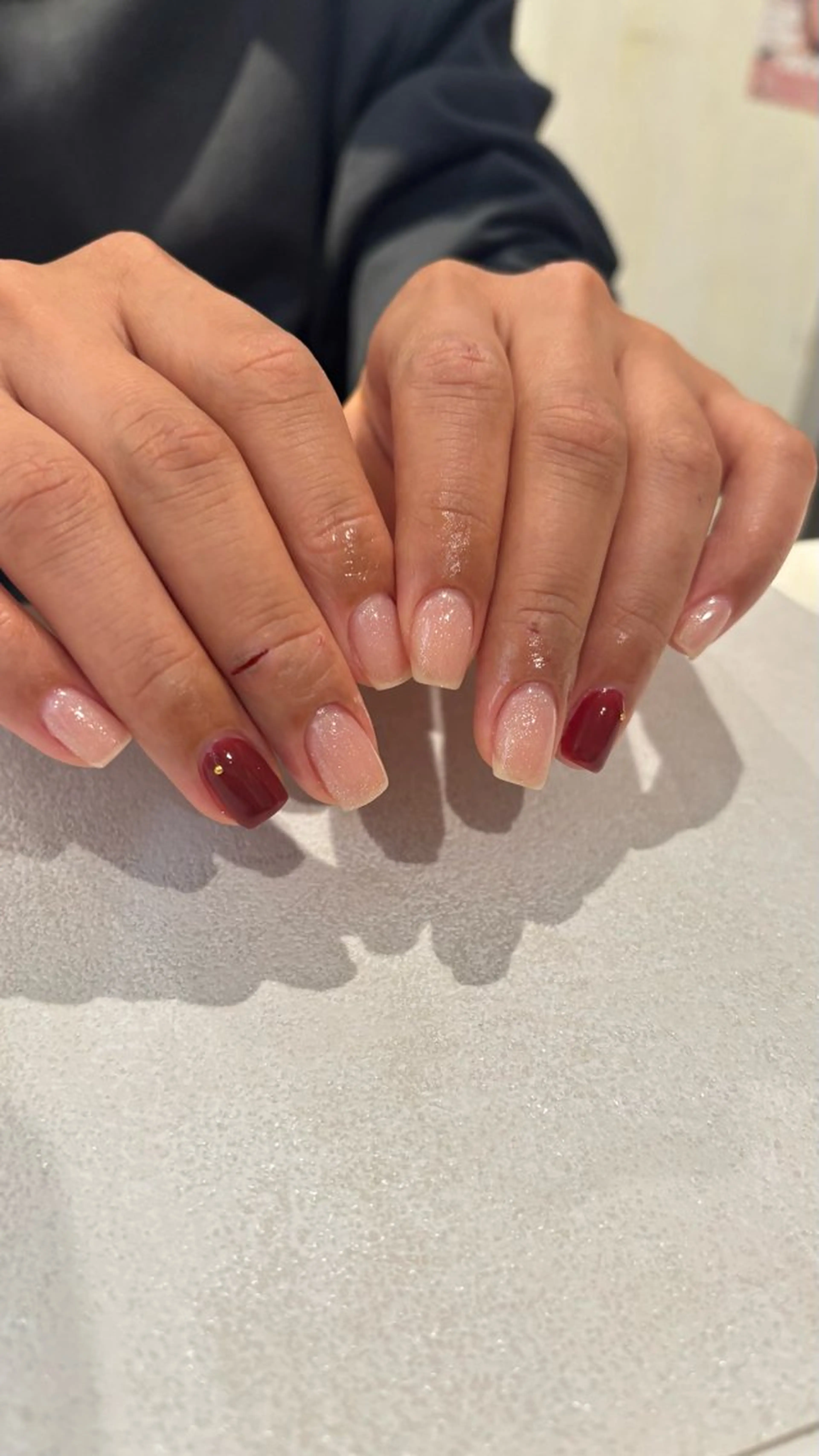 メンズ ネイル ボルドー ラメ(グリッター) ホワイト 山田 美羽のネイルデザイン