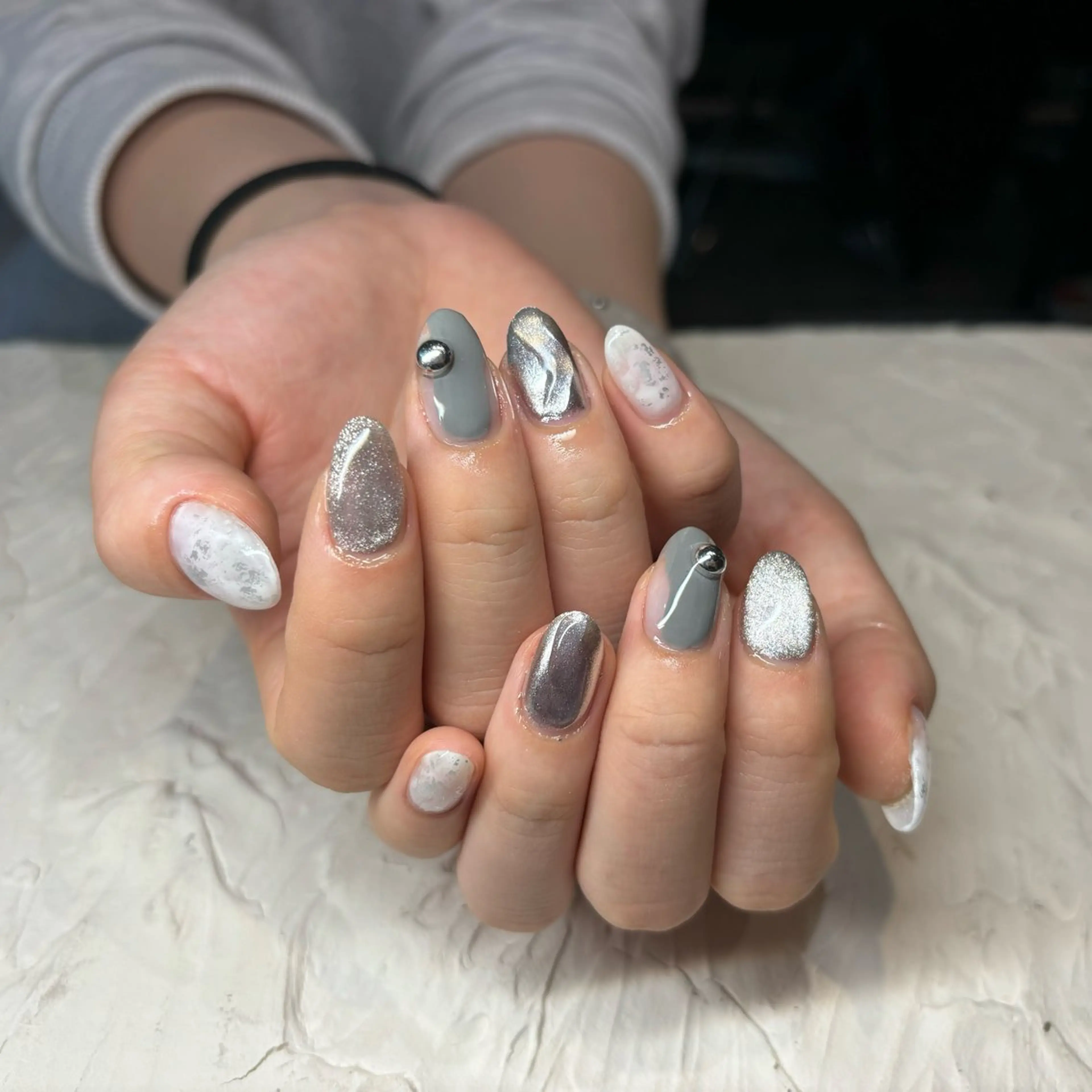 ネイル ニュアンスネイル シルバー HONOKA mare【深江橋店】のネイルデザイン