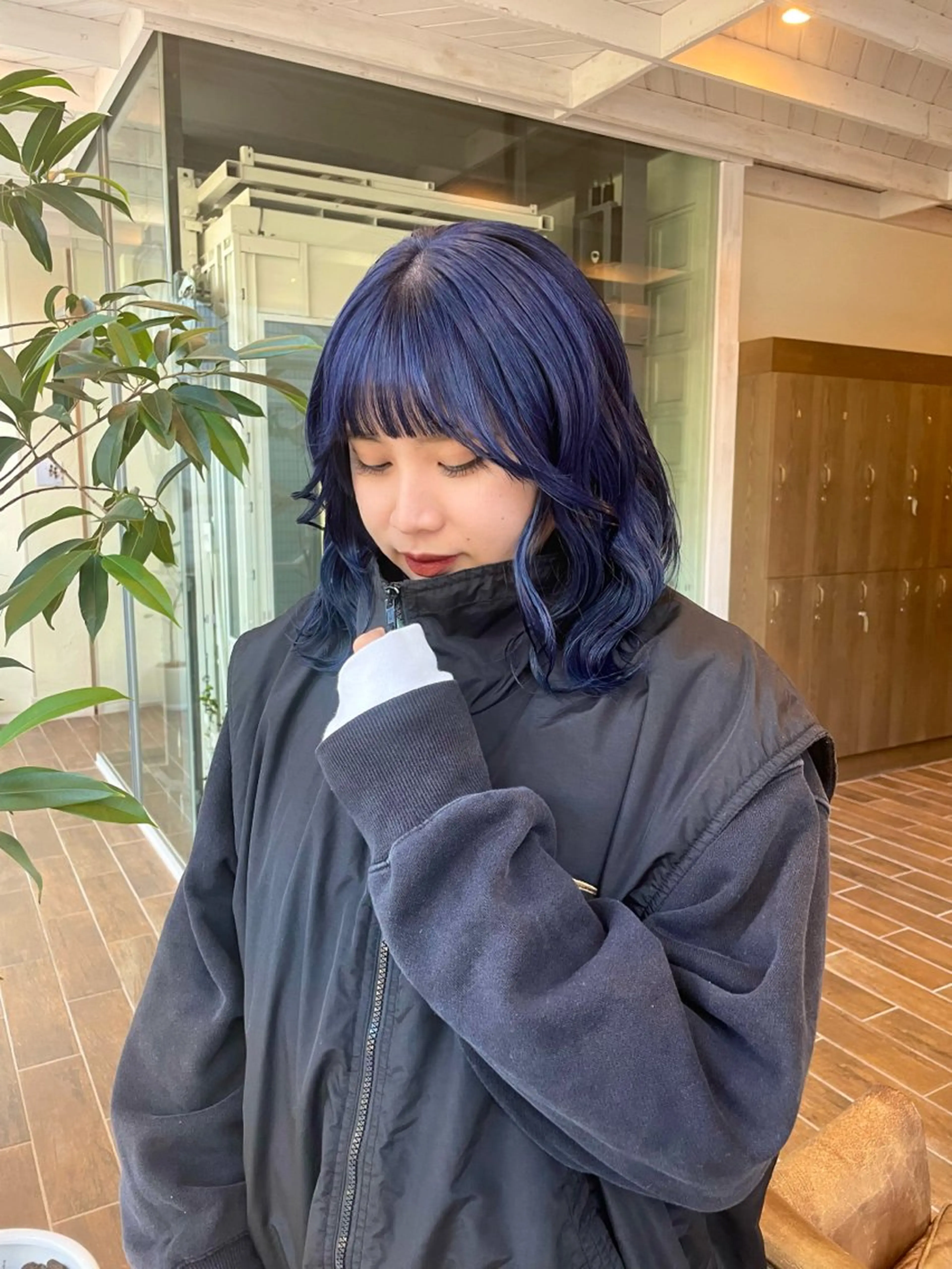 ミディアム カラー ブリーチ ブルーカラー ケアブリーチ ヘアカラー ハイトーン/デザイン カラー/るいのヘアスタイル