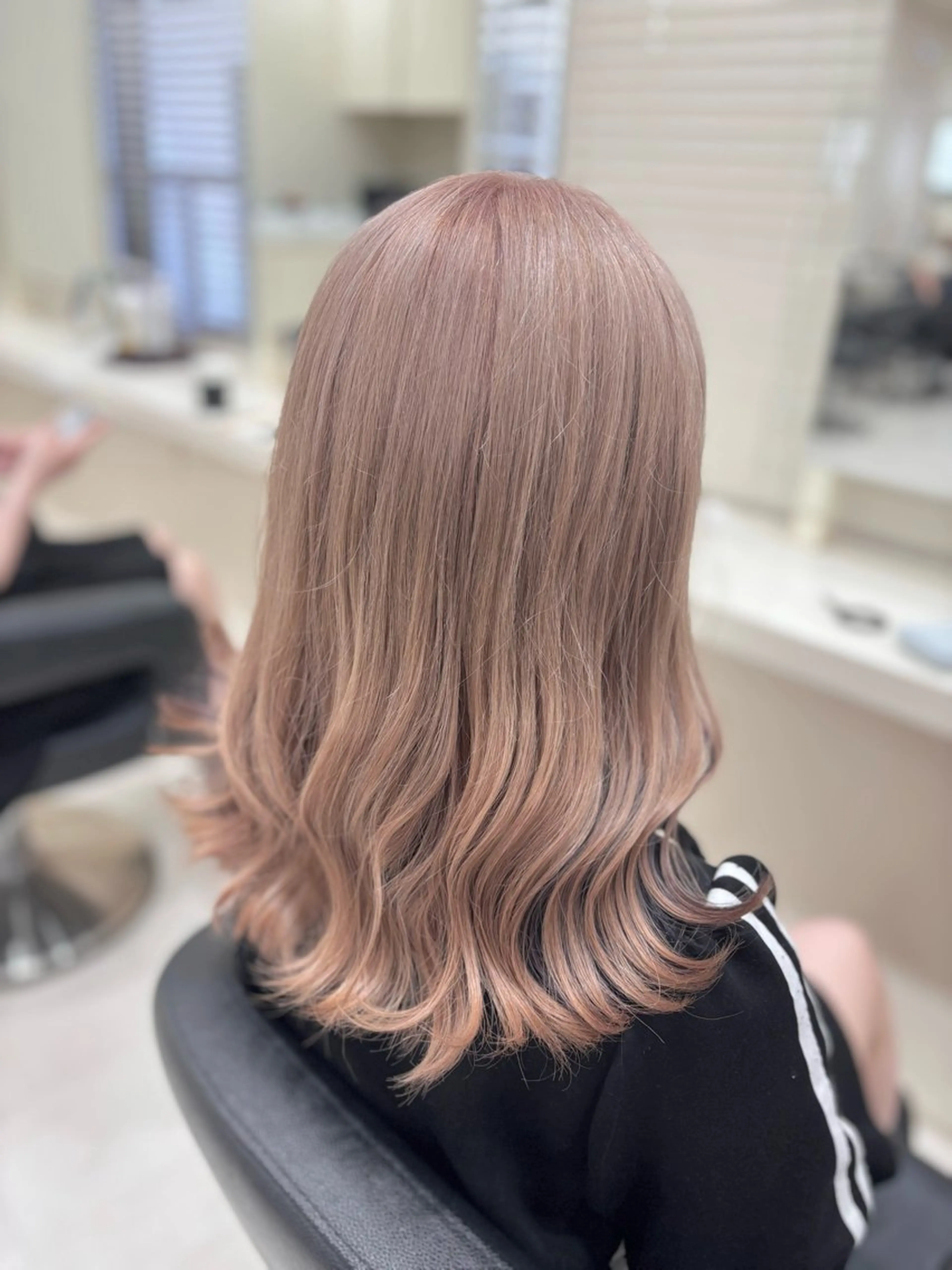 カラー カット ヘアカラー トリートメント ヘッドスパ ハイトーン/ベージュ デザイン/りくとのヘアスタイル