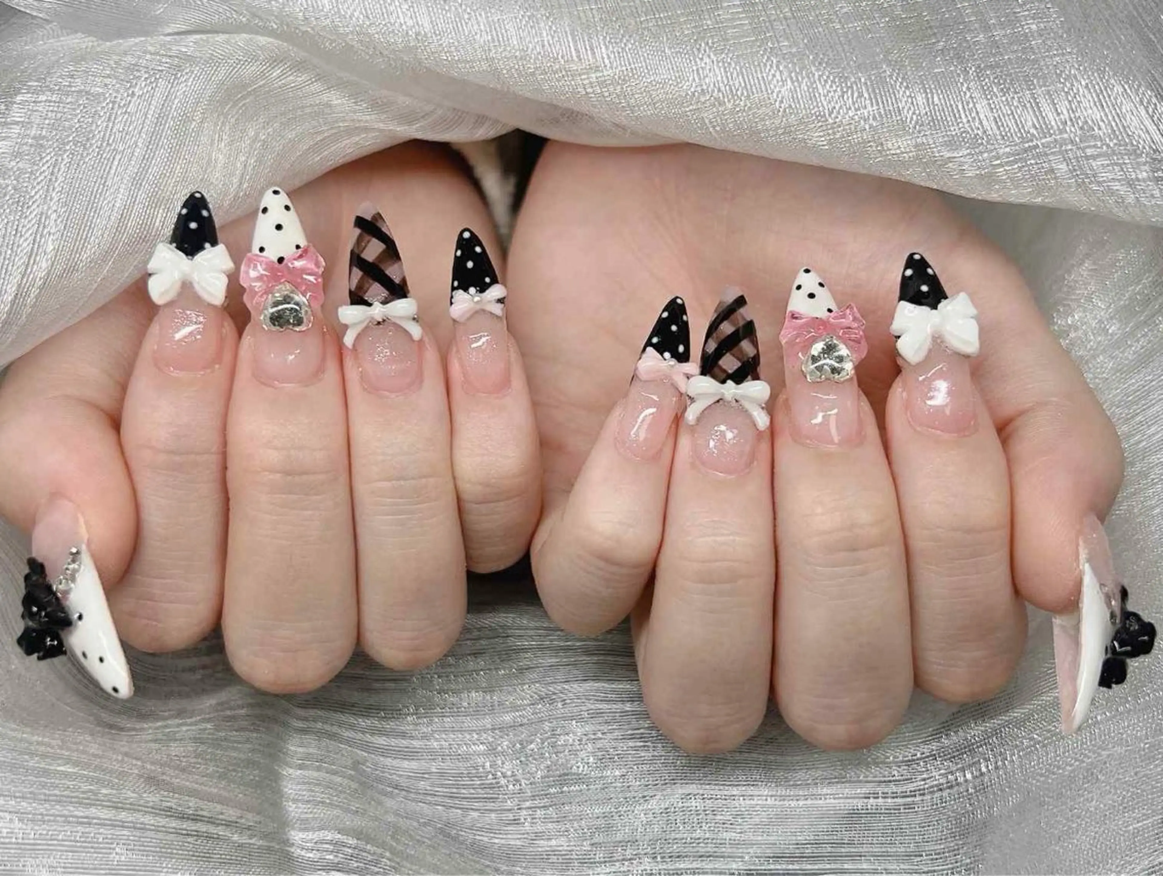 ネイル 長さ出し グラデーション 卒業式 キラキラネイル マグネットネイル ハンドネイル Lee Nailsのネイルデザイン