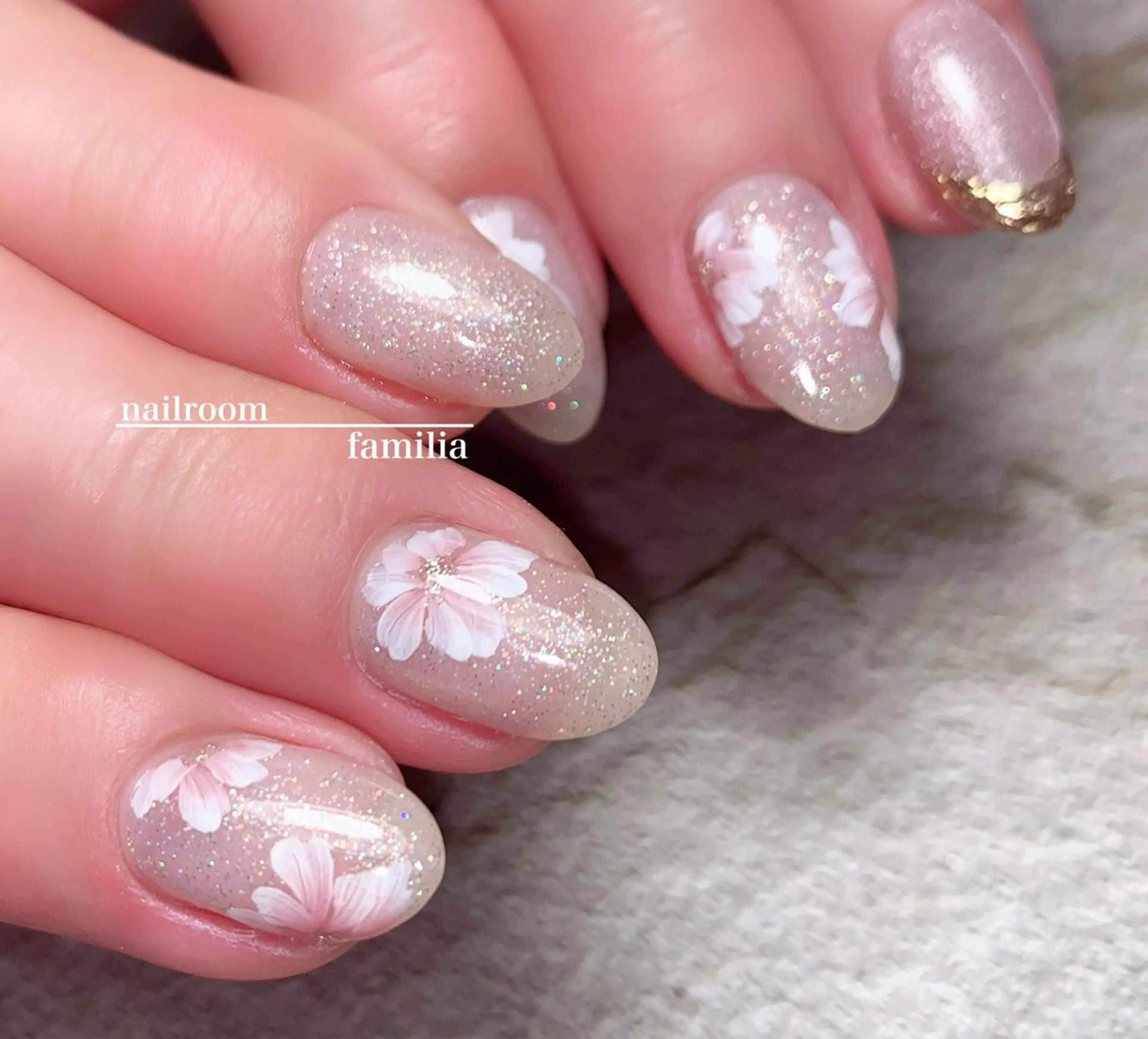 ネイル フラワーネイル フレンチネイル ミラーネイル ハンドネイル -nailroom- familiaのネイルデザイン