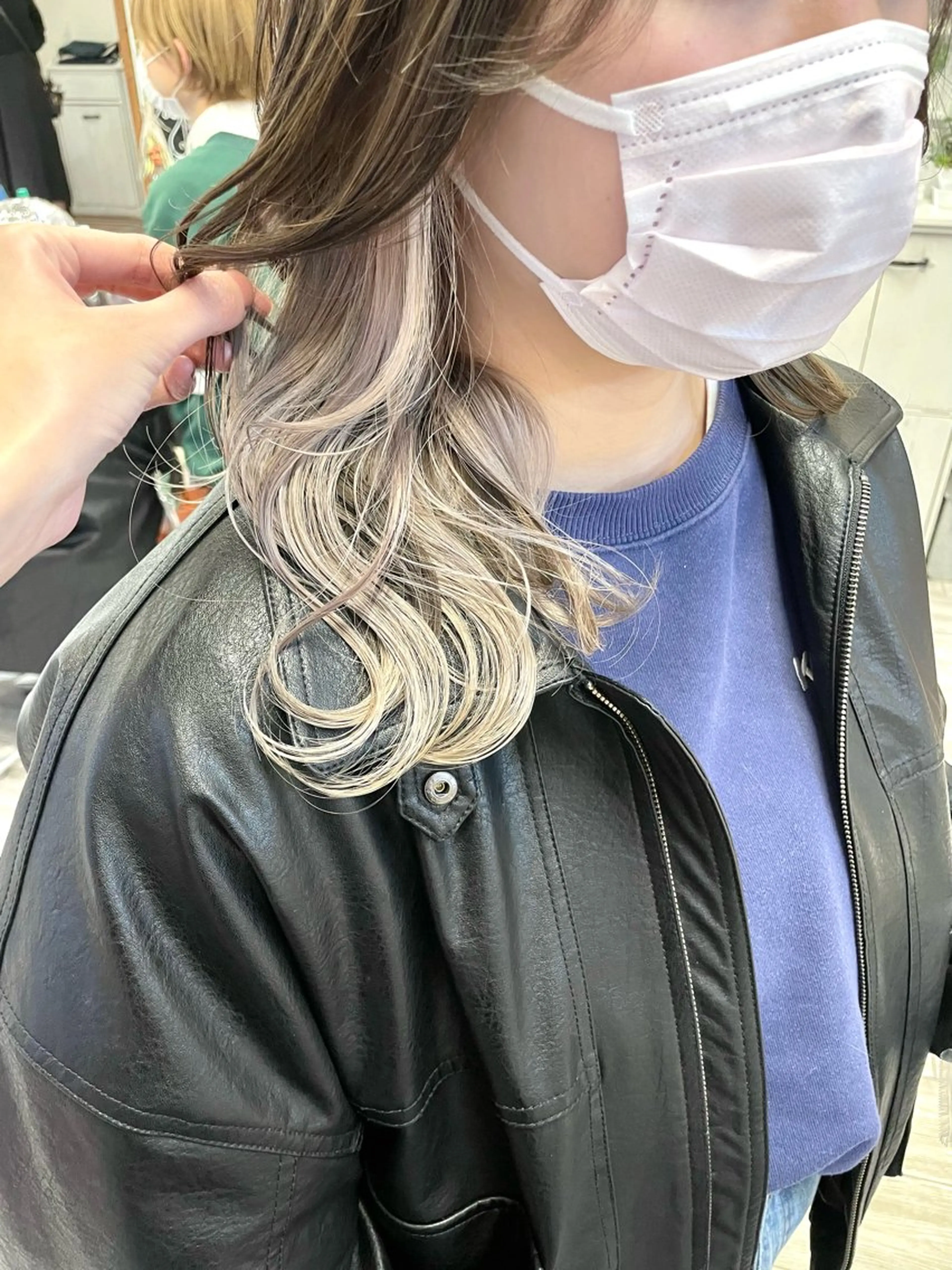 セミロング カラー インナーカラー 推し ブリーチ  髪質改善のヘアスタイル